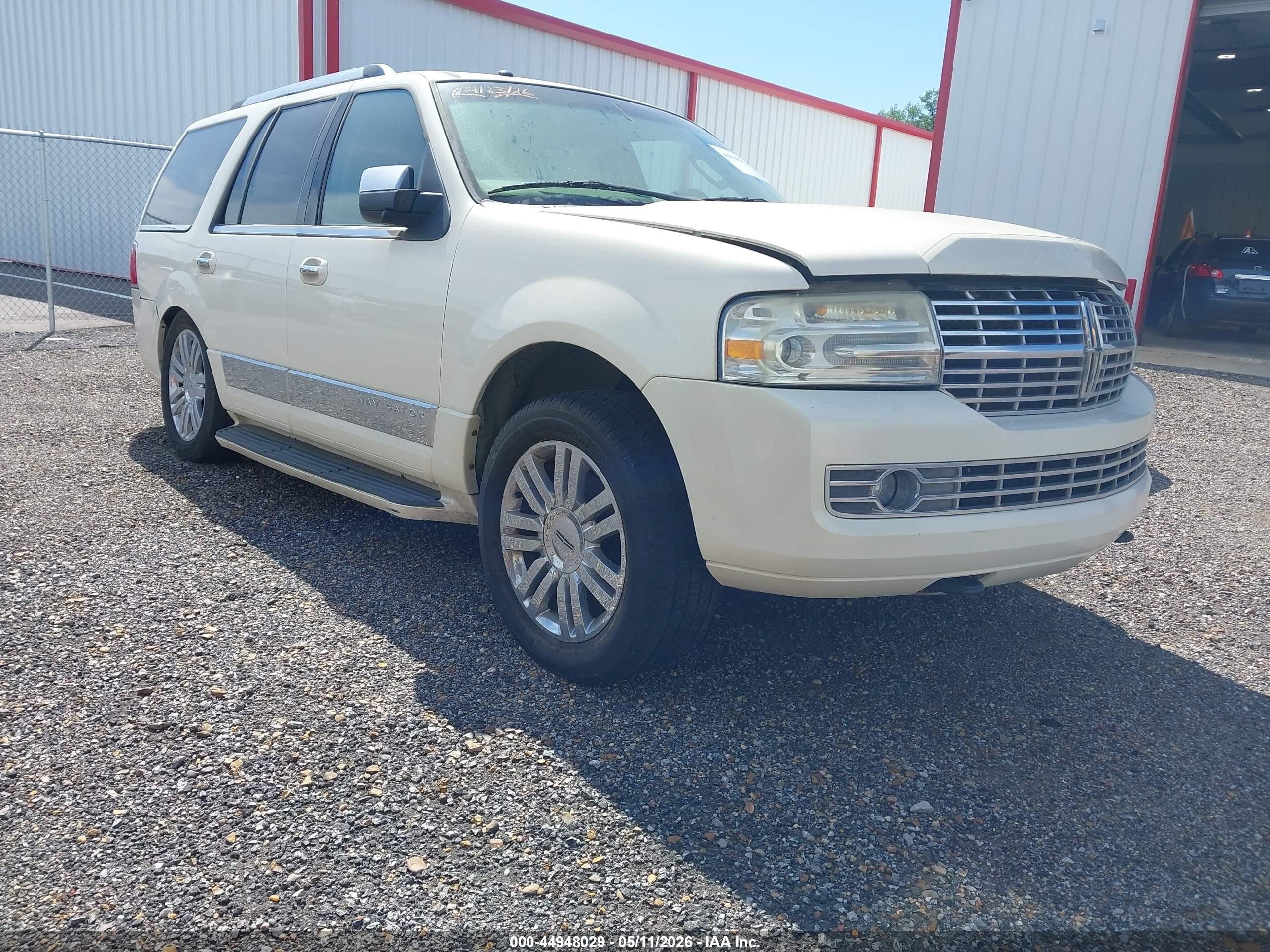 2008 Lincoln Navigator   Cream vin: 5LMFU28568LJ04067
