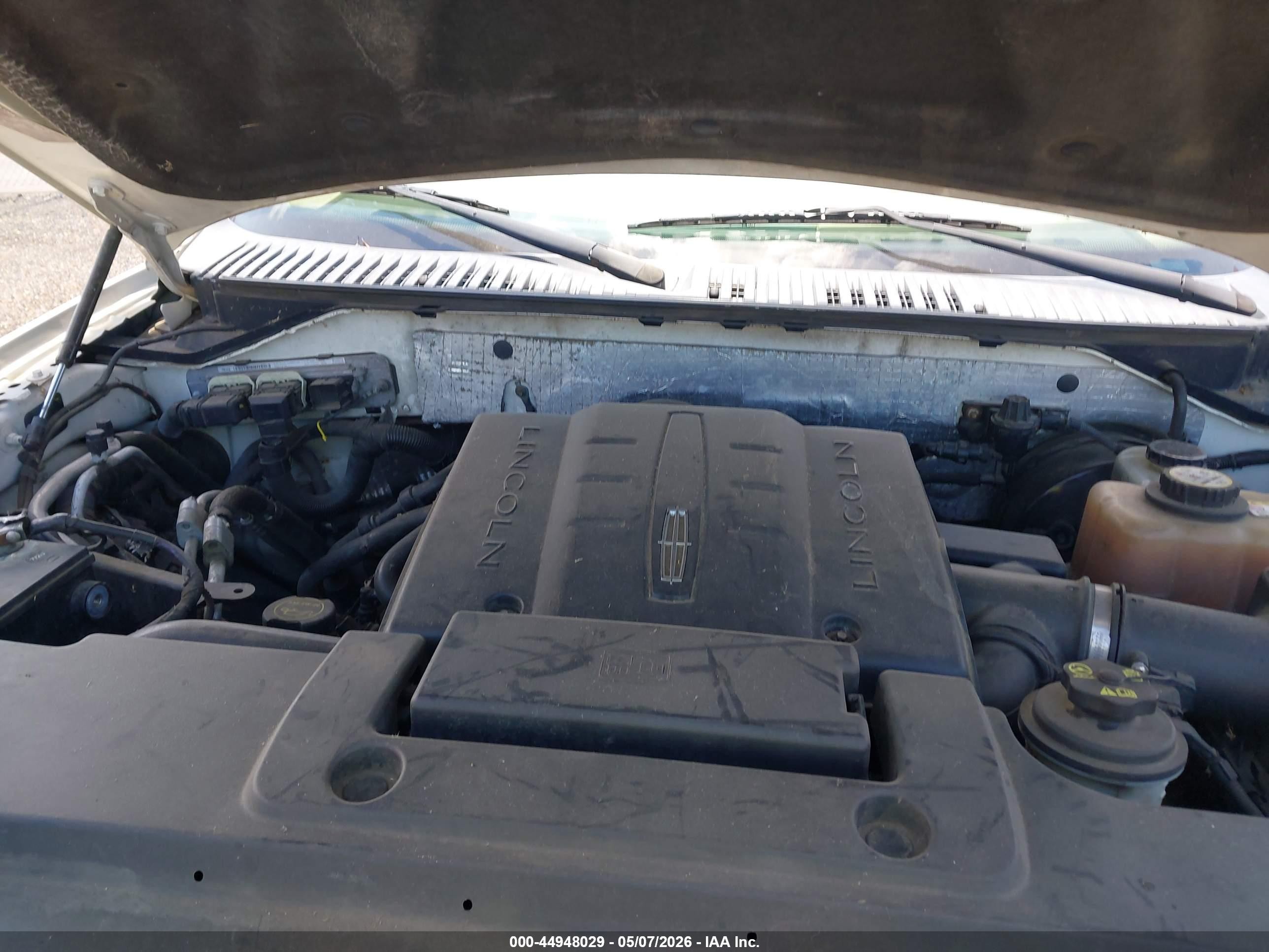 2008 Lincoln Navigator   Cream vin: 5LMFU28568LJ04067