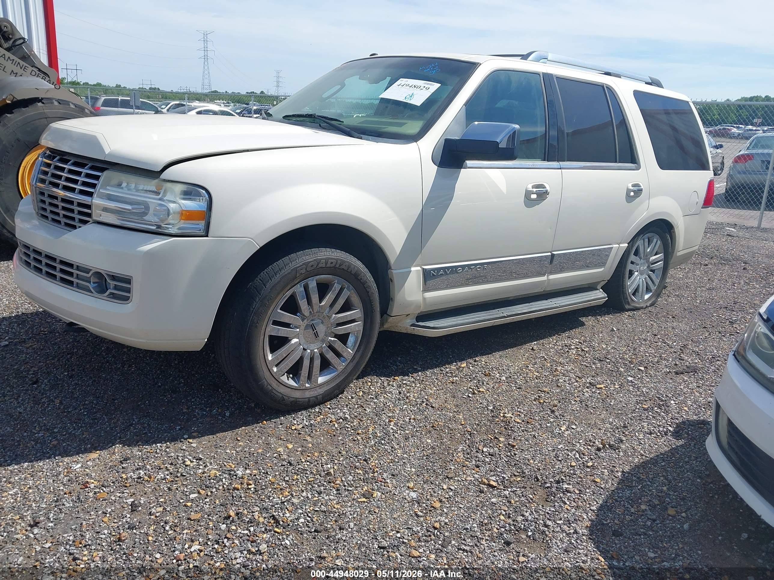 2008 Lincoln Navigator   Cream vin: 5LMFU28568LJ04067