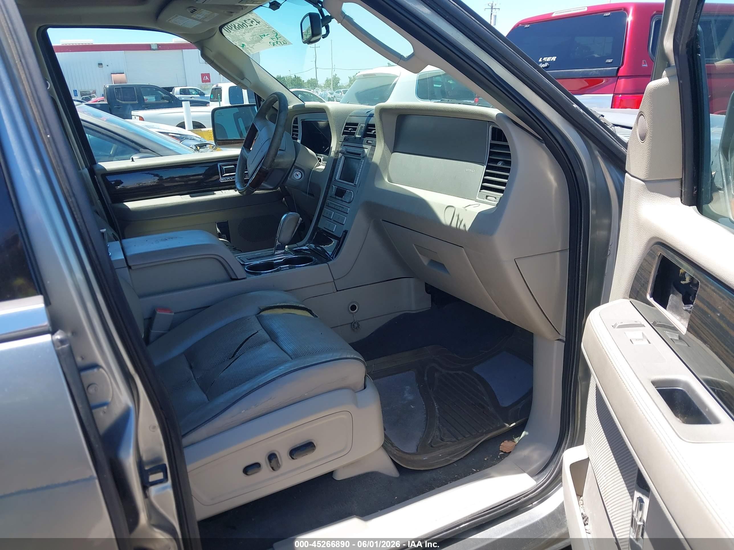 2008 Lincoln Navigator   Gray vin: 5LMFU28568LJ11035