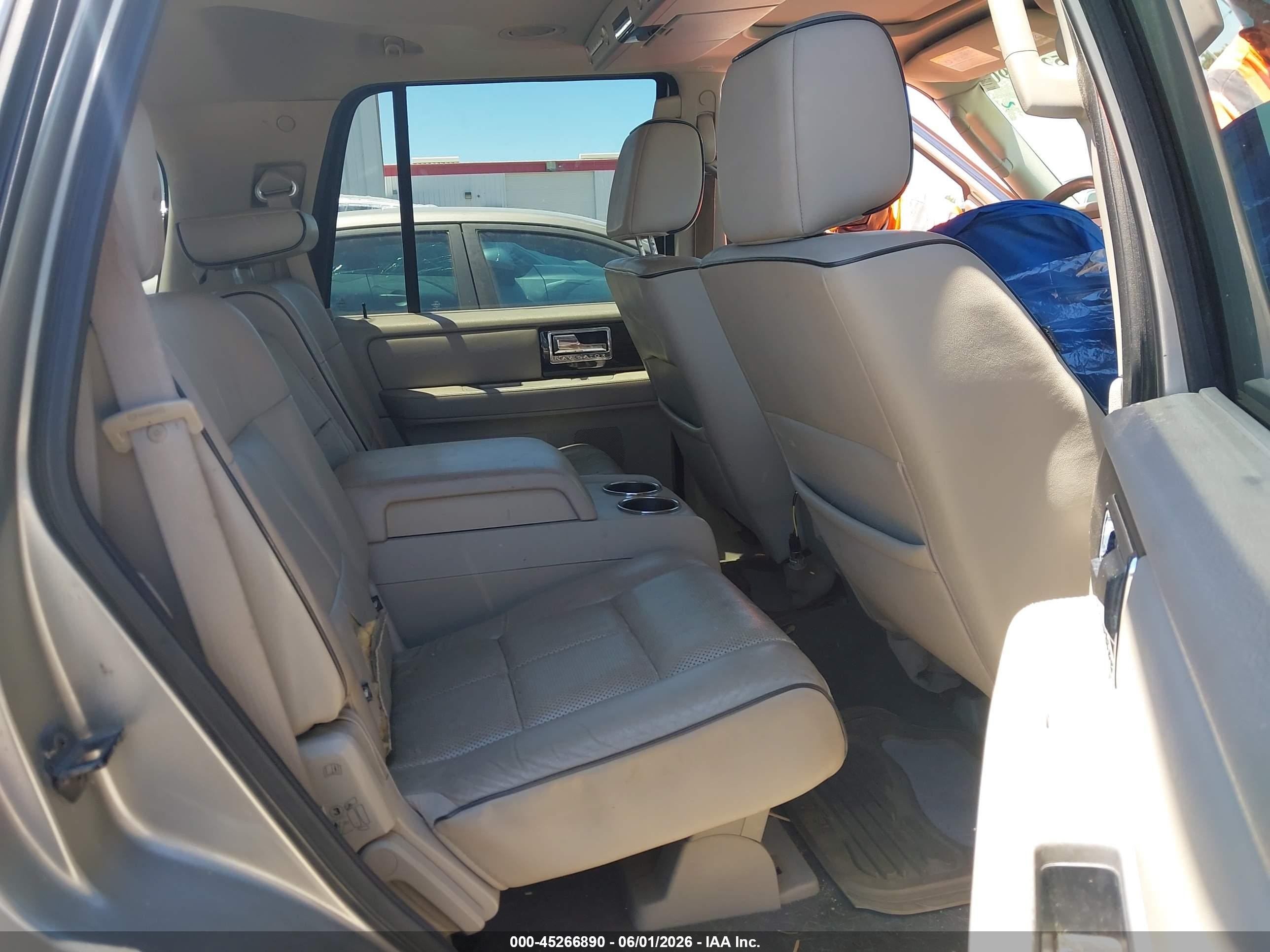 2008 Lincoln Navigator   Gray vin: 5LMFU28568LJ11035