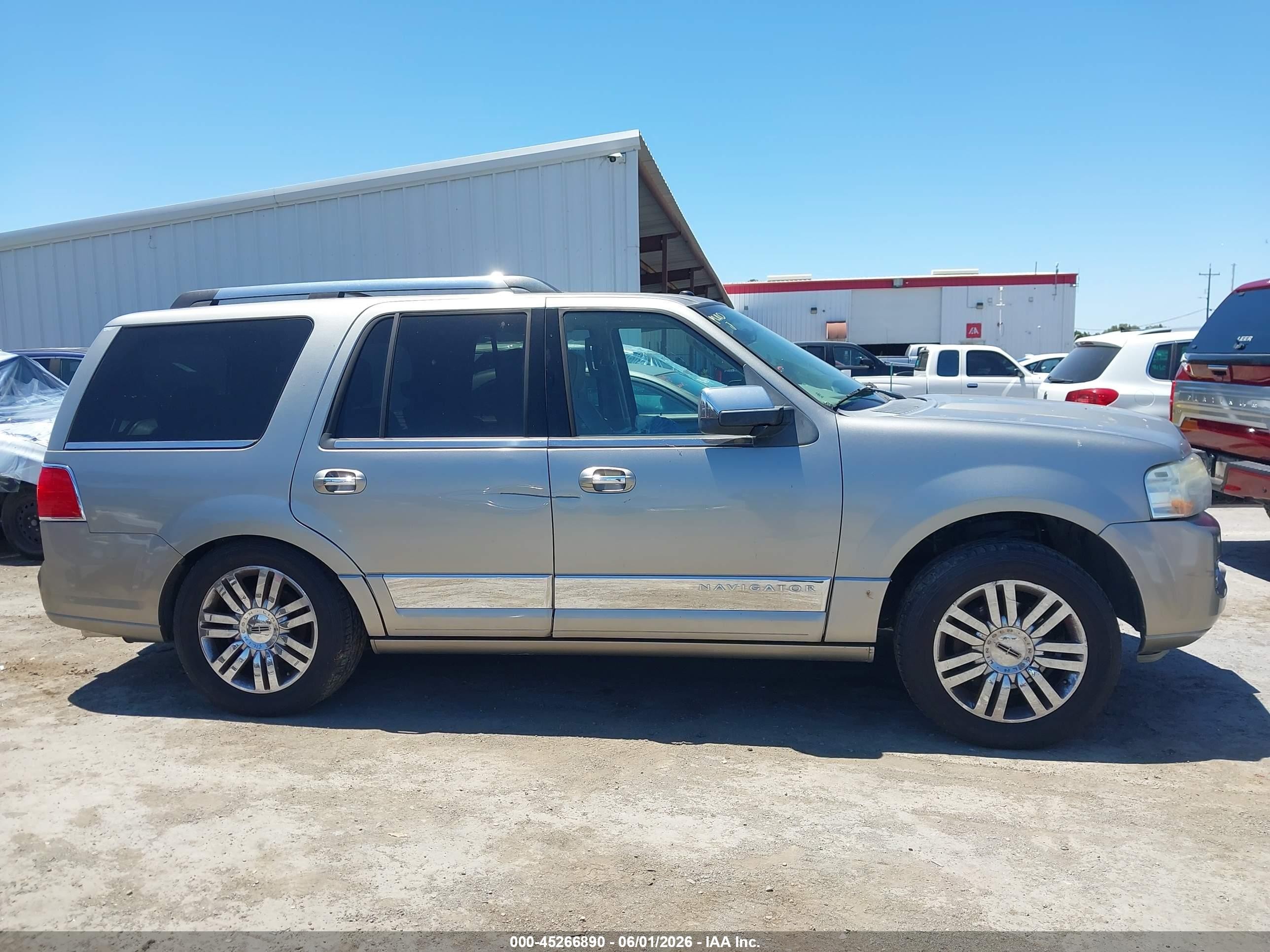 2008 Lincoln Navigator   Gray vin: 5LMFU28568LJ11035