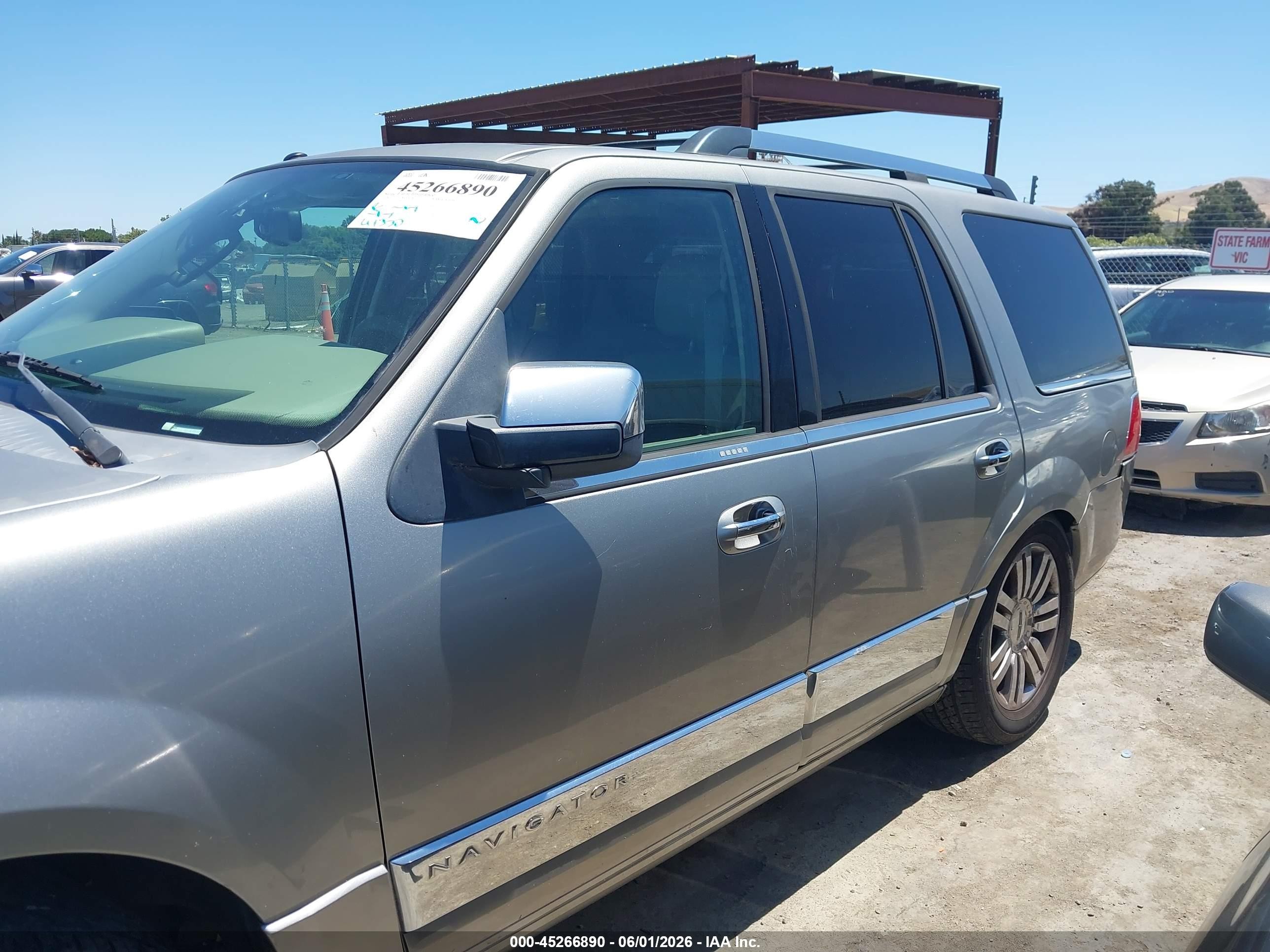 2008 Lincoln Navigator   Gray vin: 5LMFU28568LJ11035