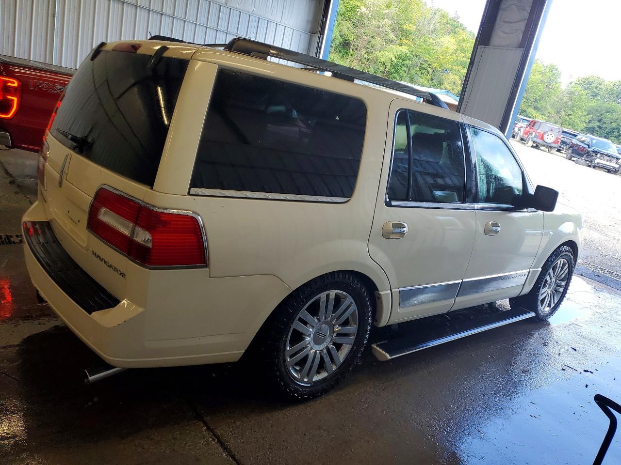 2008 Lincoln Navigator White vin: 5LMFU28568LJ13593
