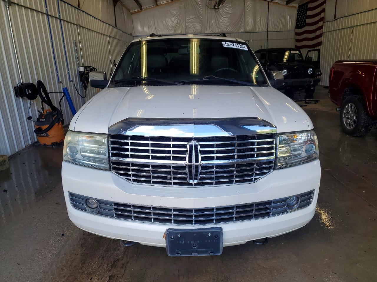 2008 Lincoln Navigator White vin: 5LMFU28568LJ13593