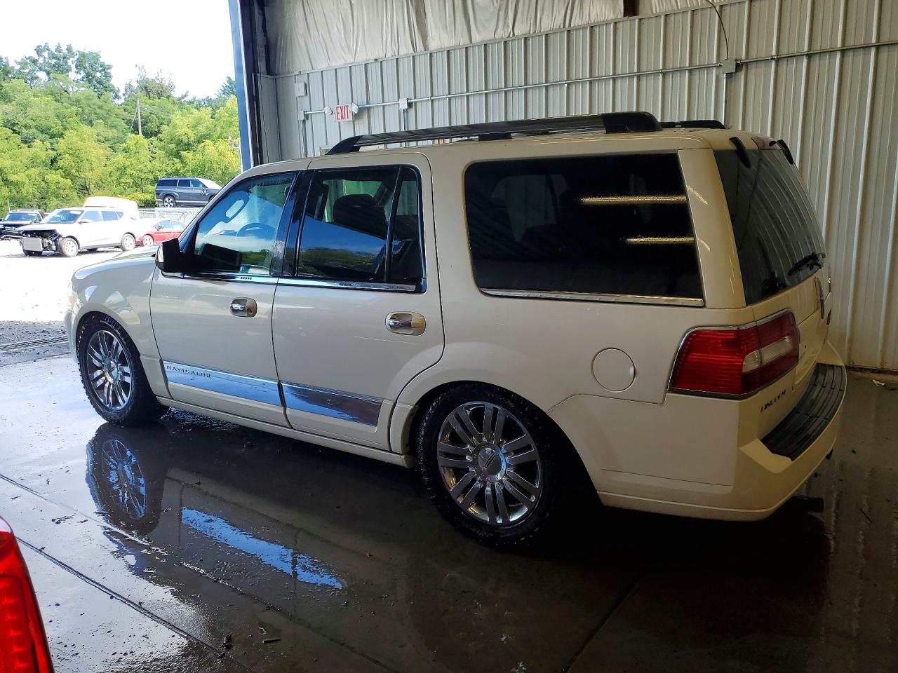 2008 Lincoln Navigator White vin: 5LMFU28568LJ13593