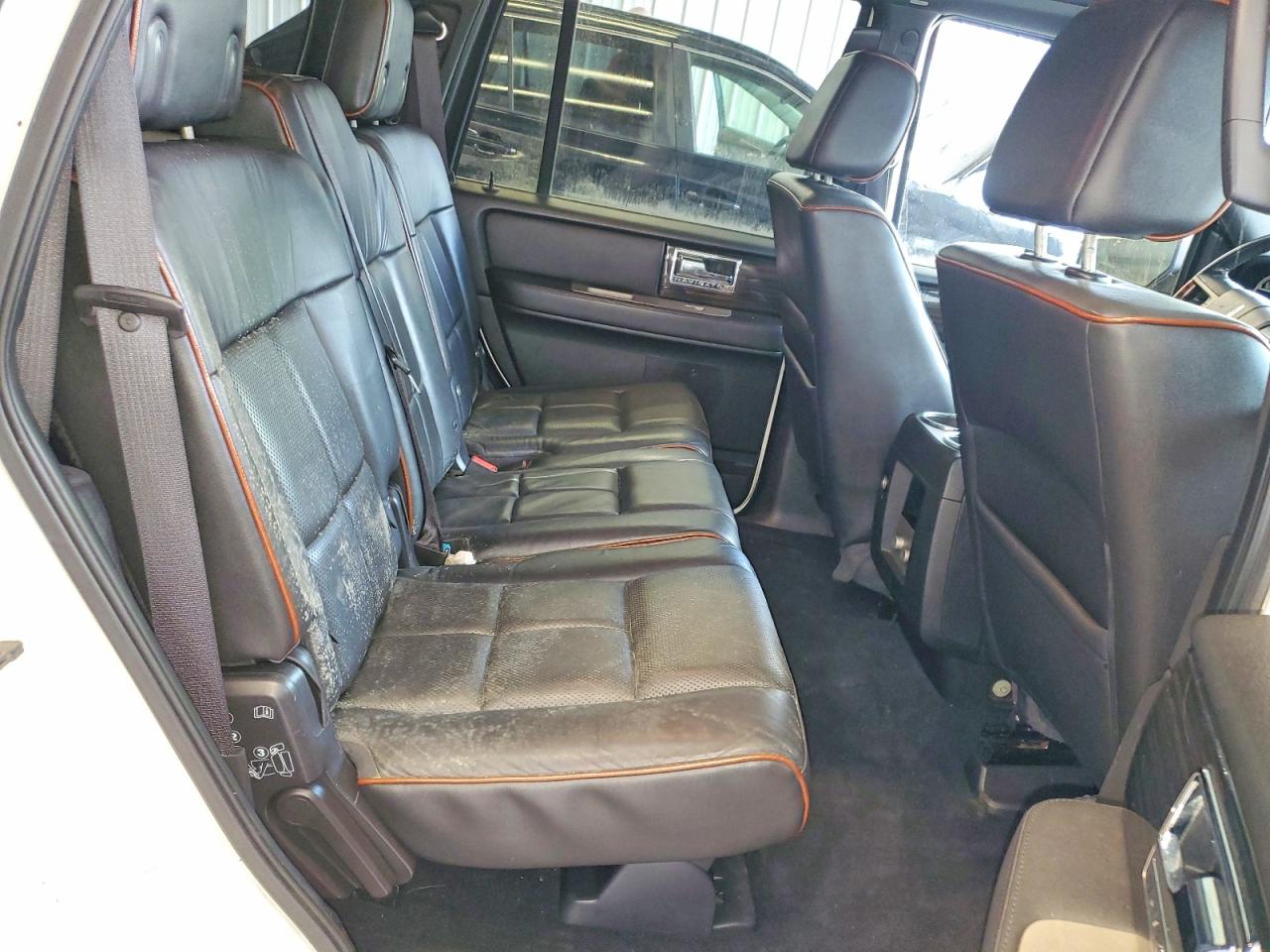 2008 Lincoln Navigator White vin: 5LMFU28568LJ13593