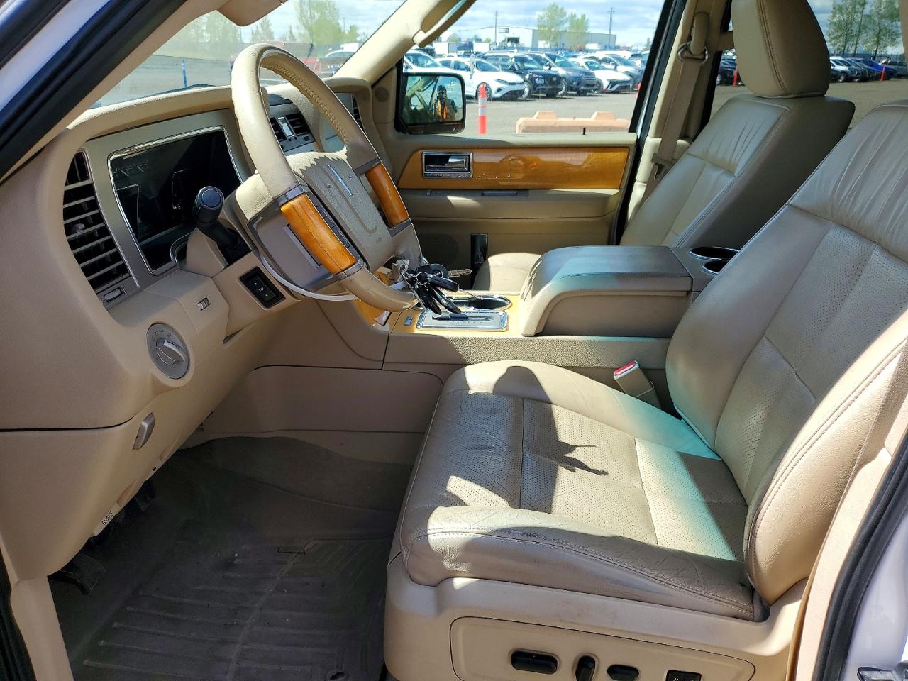 2009 Lincoln Navigator White vin: 5LMFU28569EJ01286