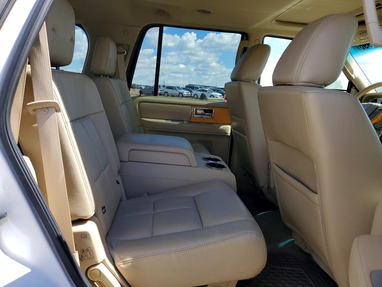 2009 Lincoln Navigator White vin: 5LMFU28569EJ01286