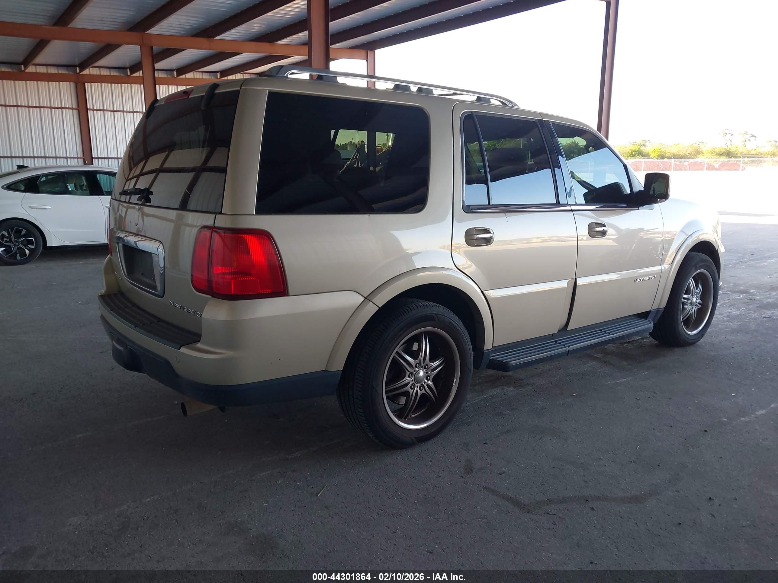 2005 Lincoln Navigator   Beige vin: 5LMFU28575LJ16367