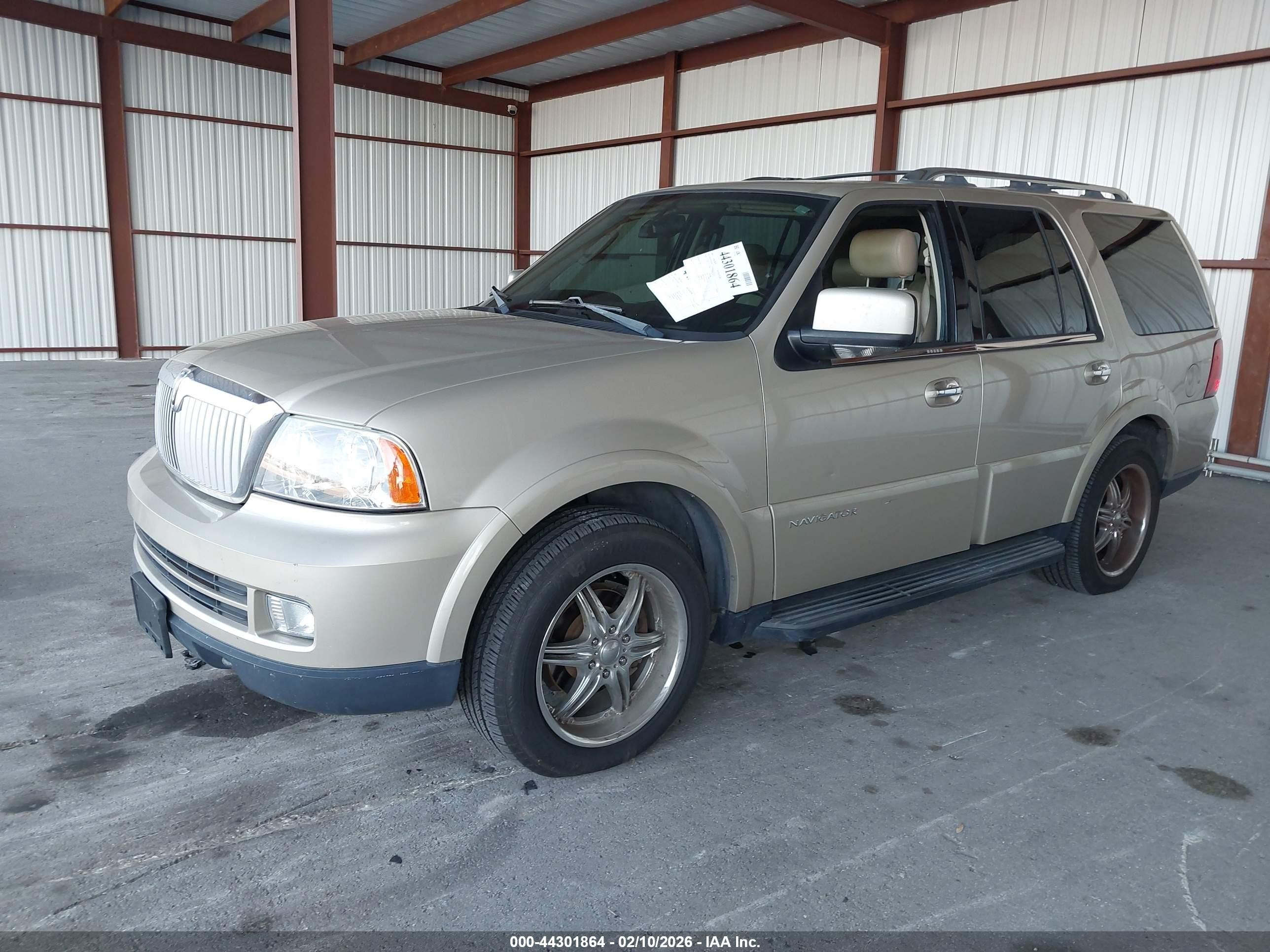 2005 Lincoln Navigator   Beige vin: 5LMFU28575LJ16367