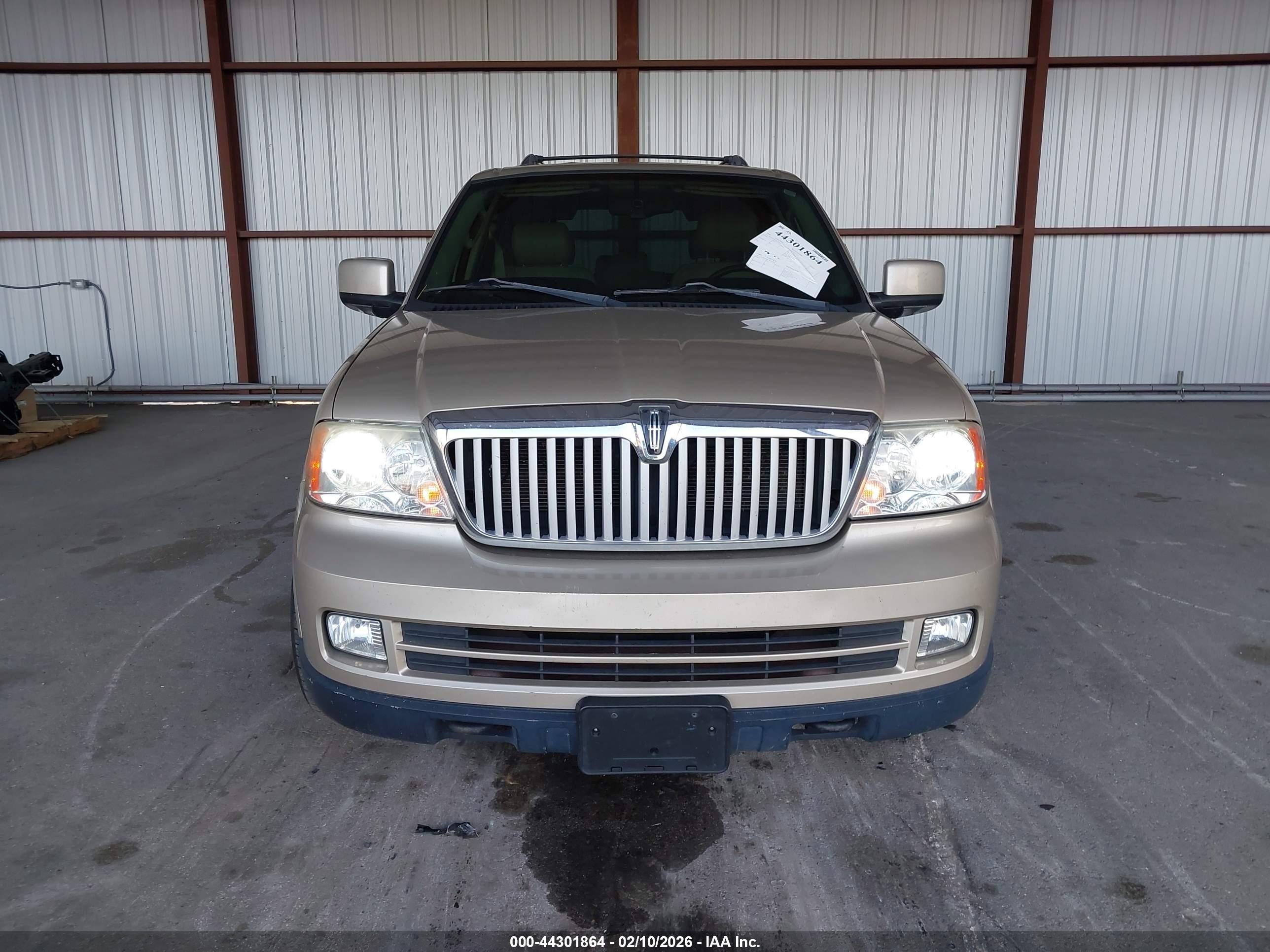 2005 Lincoln Navigator   Beige vin: 5LMFU28575LJ16367