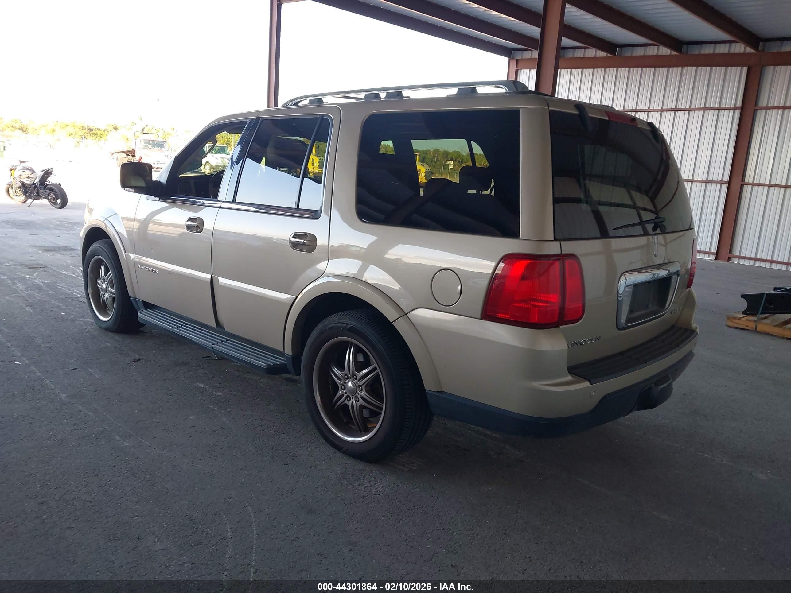 2005 Lincoln Navigator   Beige vin: 5LMFU28575LJ16367