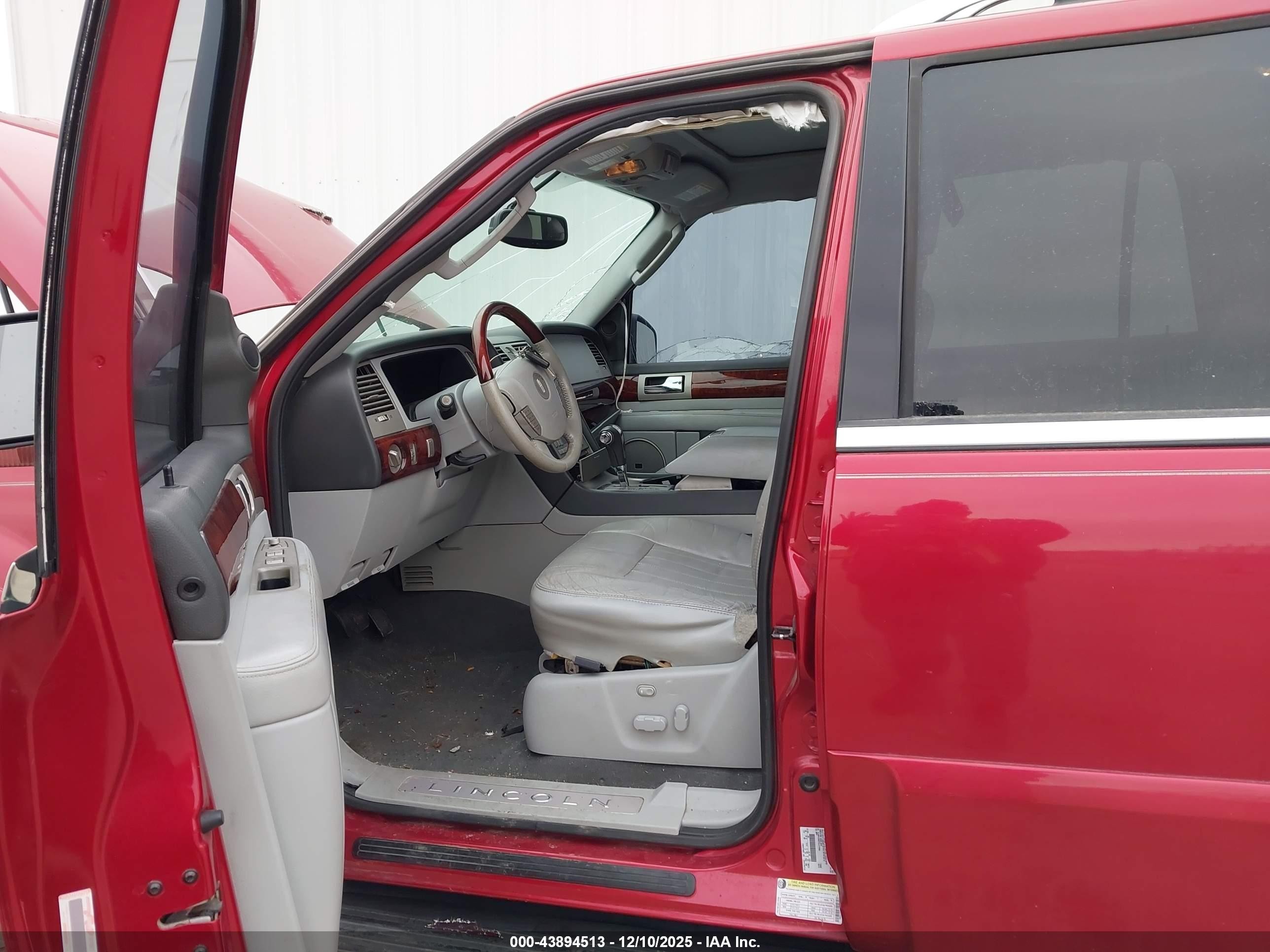 2005 Lincoln Navigator   Red vin: 5LMFU28575LJ17096