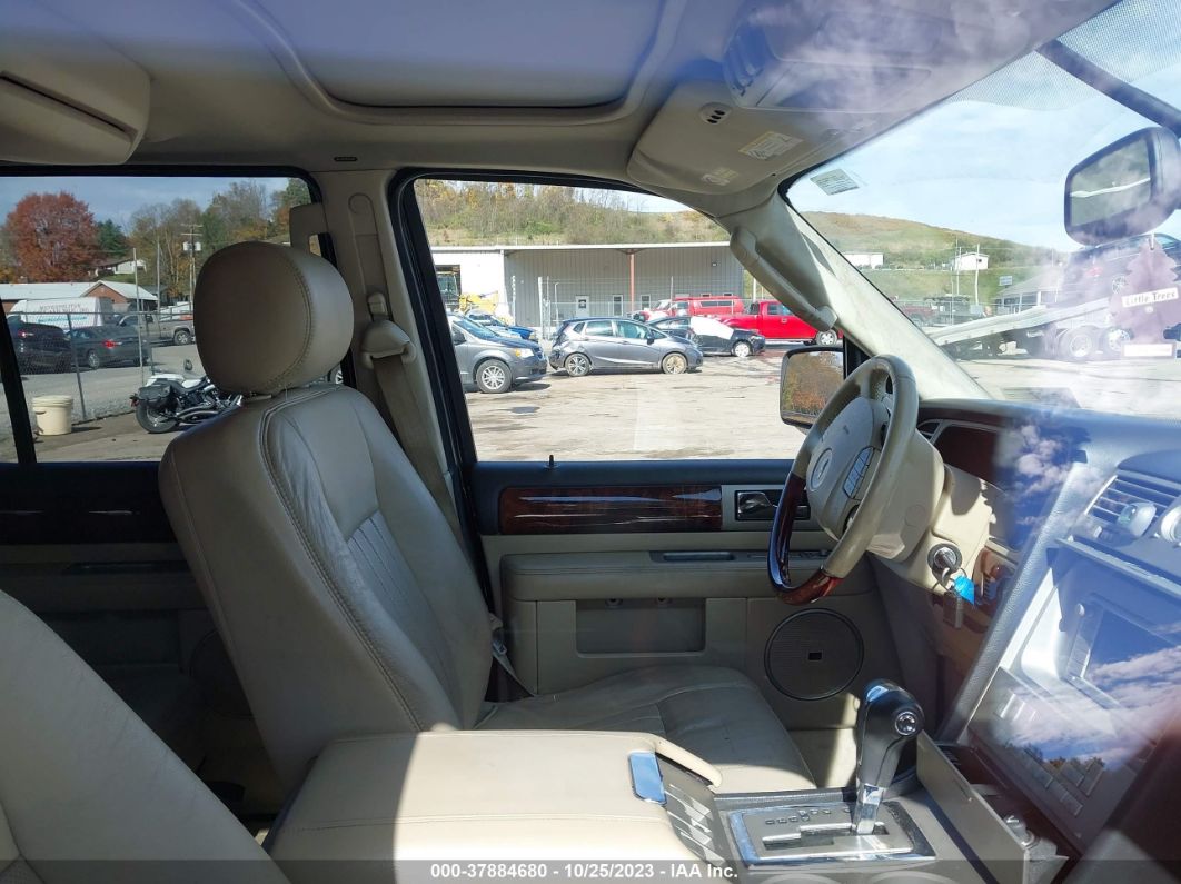 Price & History 2005 Lincoln Navigator 5.4l V-8 Vvt, 300hp vin