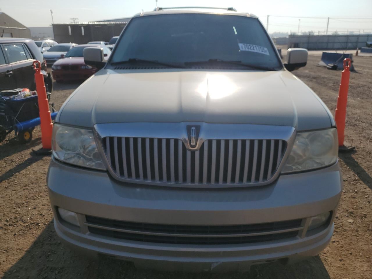2005 Lincoln Navigator Beige vin: 5LMFU28585LJ09847