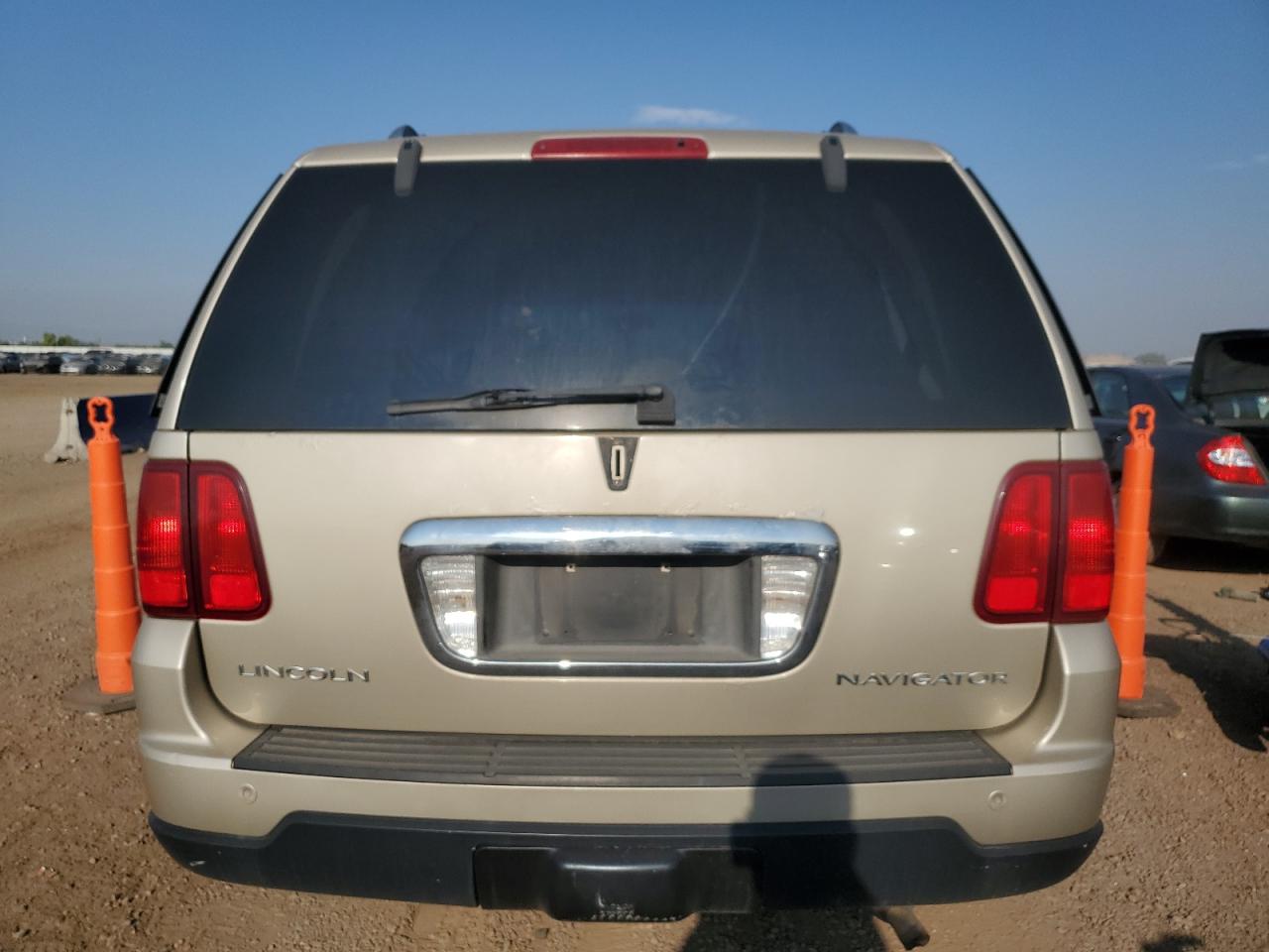 2005 Lincoln Navigator Beige vin: 5LMFU28585LJ09847