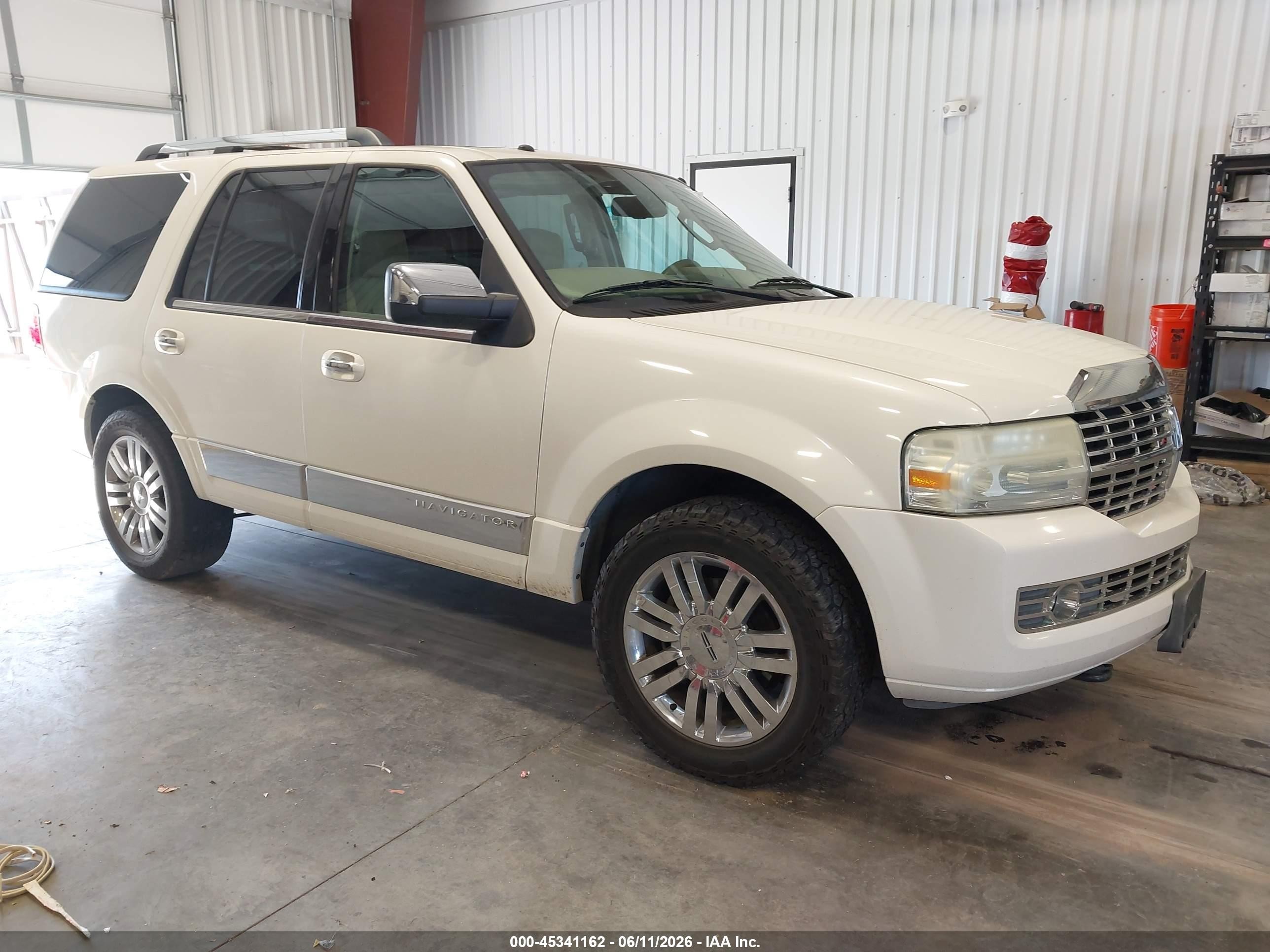 2007 Lincoln Navigator Ultimate White vin: 5LMFU28587LJ07468