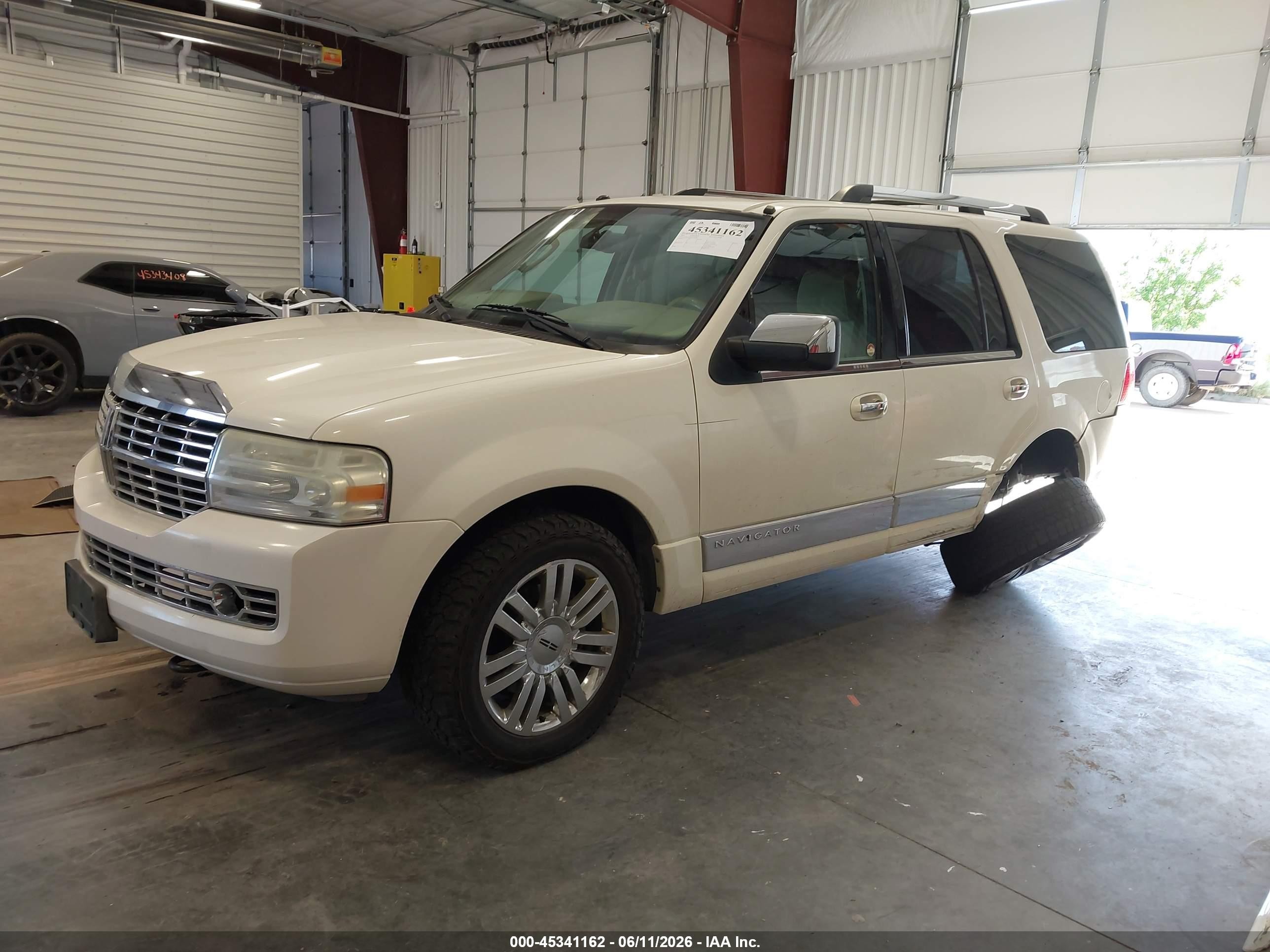 2007 Lincoln Navigator Ultimate White vin: 5LMFU28587LJ07468