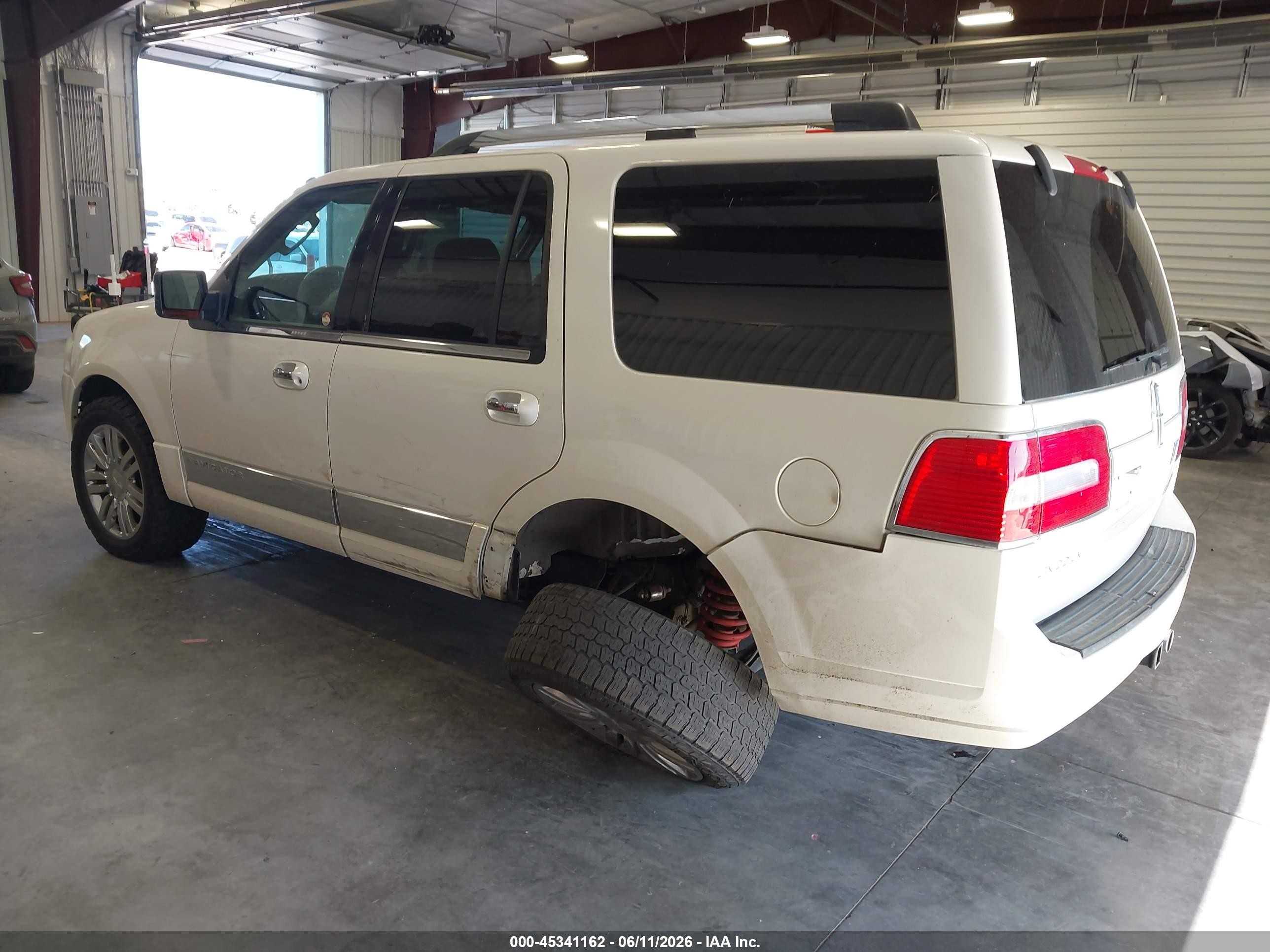 2007 Lincoln Navigator Ultimate White vin: 5LMFU28587LJ07468