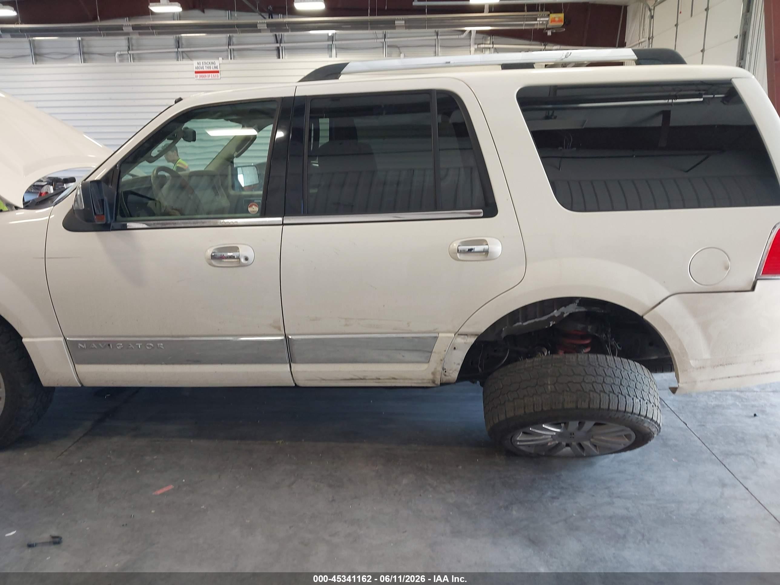 2007 Lincoln Navigator Ultimate White vin: 5LMFU28587LJ07468