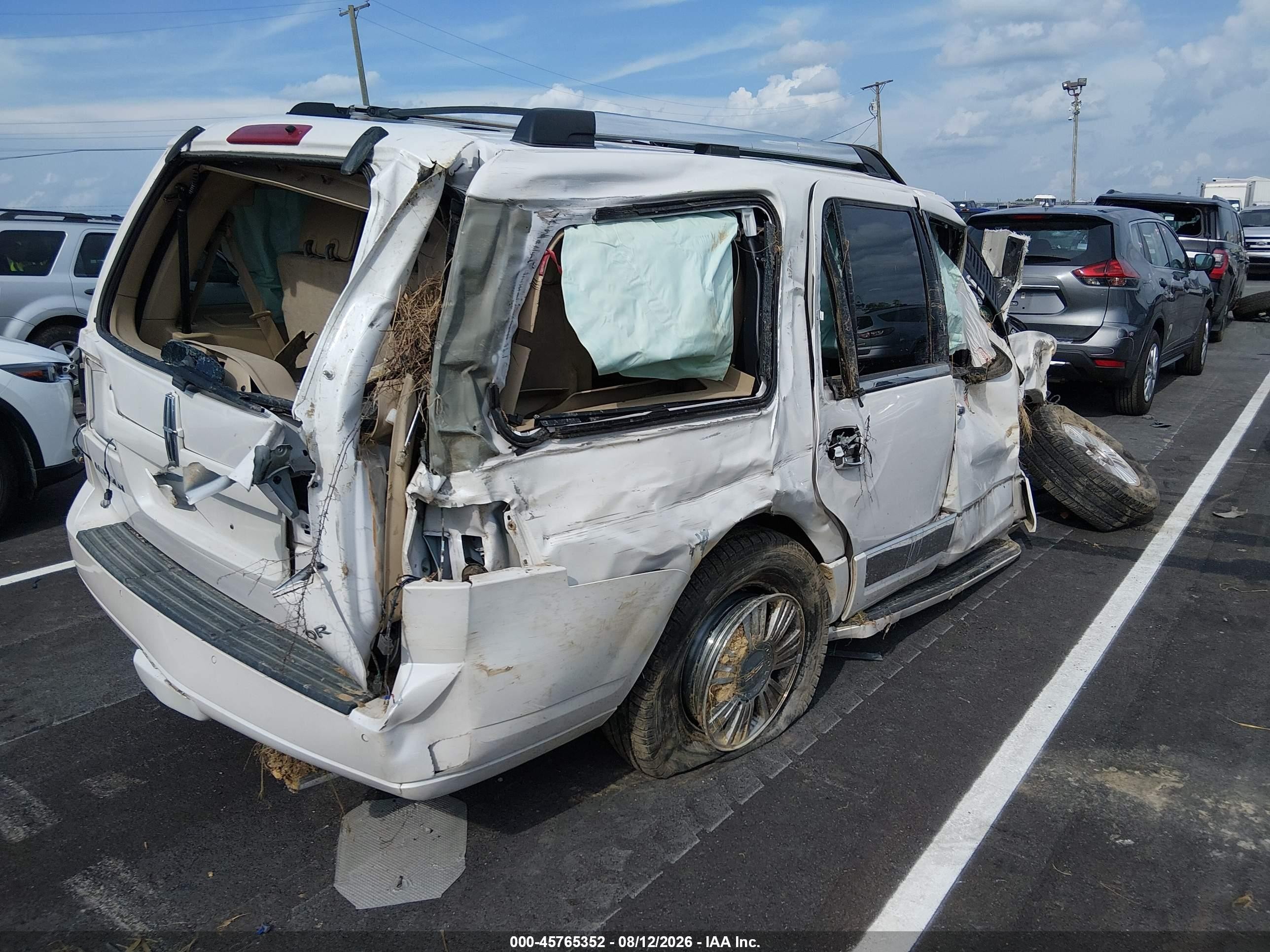 2009 Lincoln Navigator   White vin: 5LMFU28589EJ01080