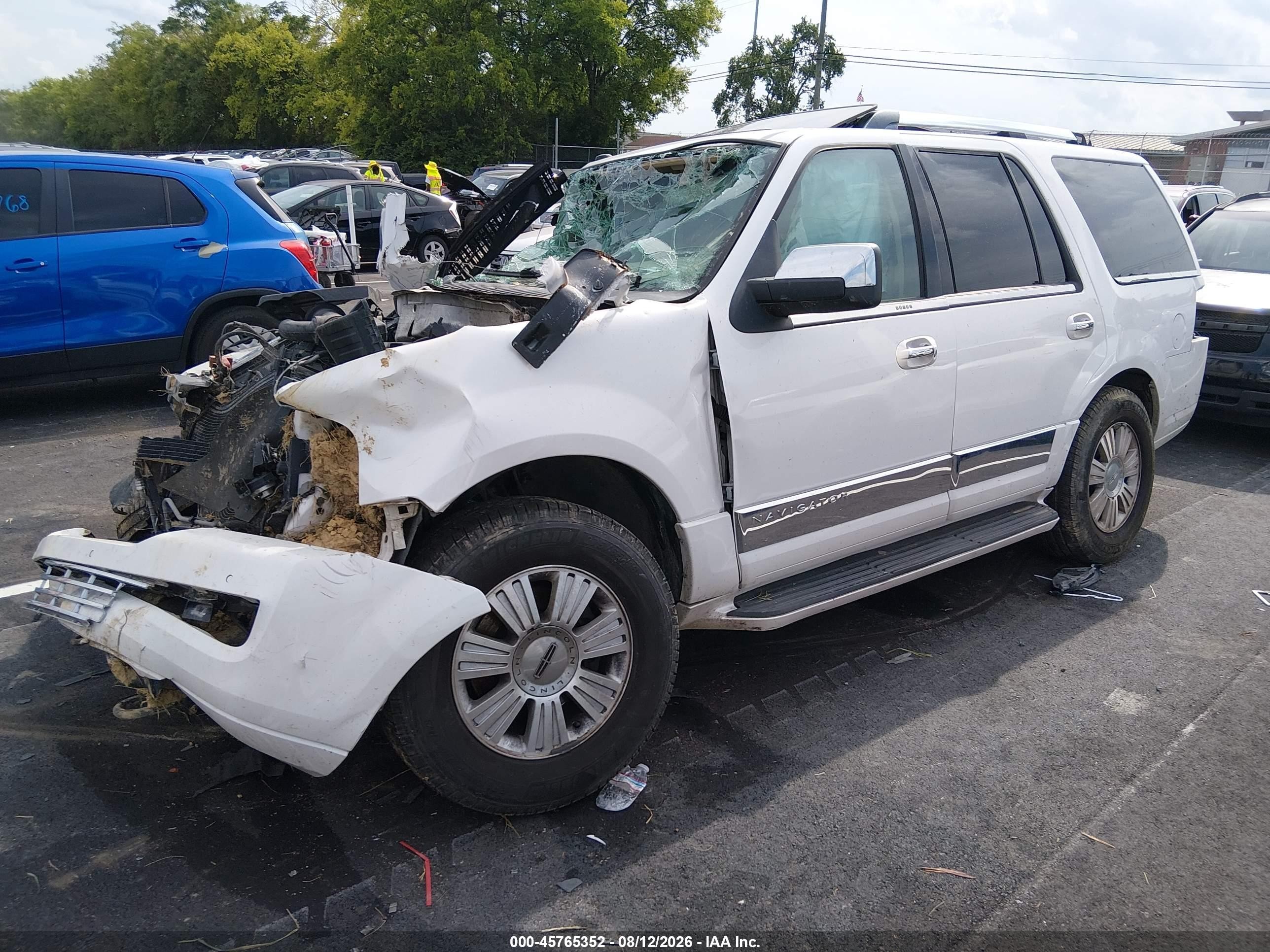 2009 Lincoln Navigator   White vin: 5LMFU28589EJ01080