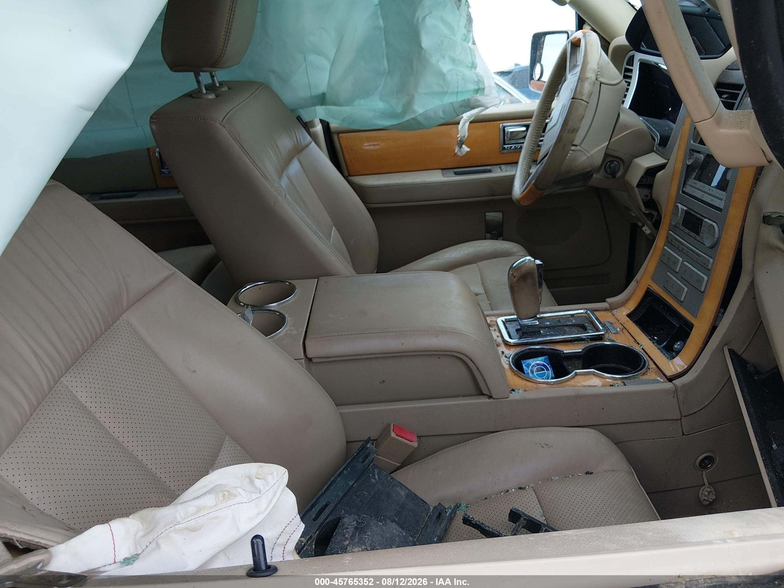 2009 Lincoln Navigator   White vin: 5LMFU28589EJ01080