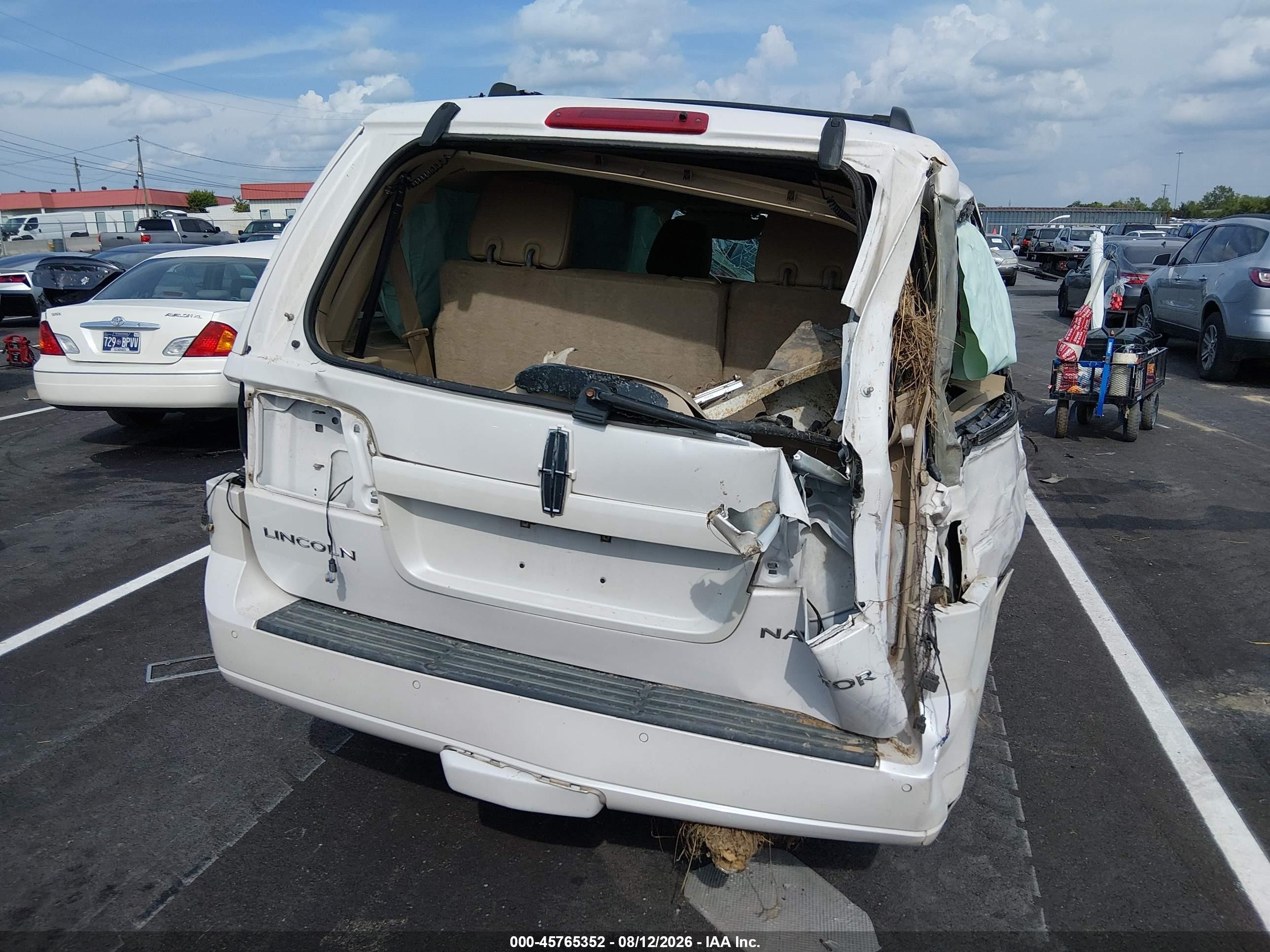 2009 Lincoln Navigator   White vin: 5LMFU28589EJ01080
