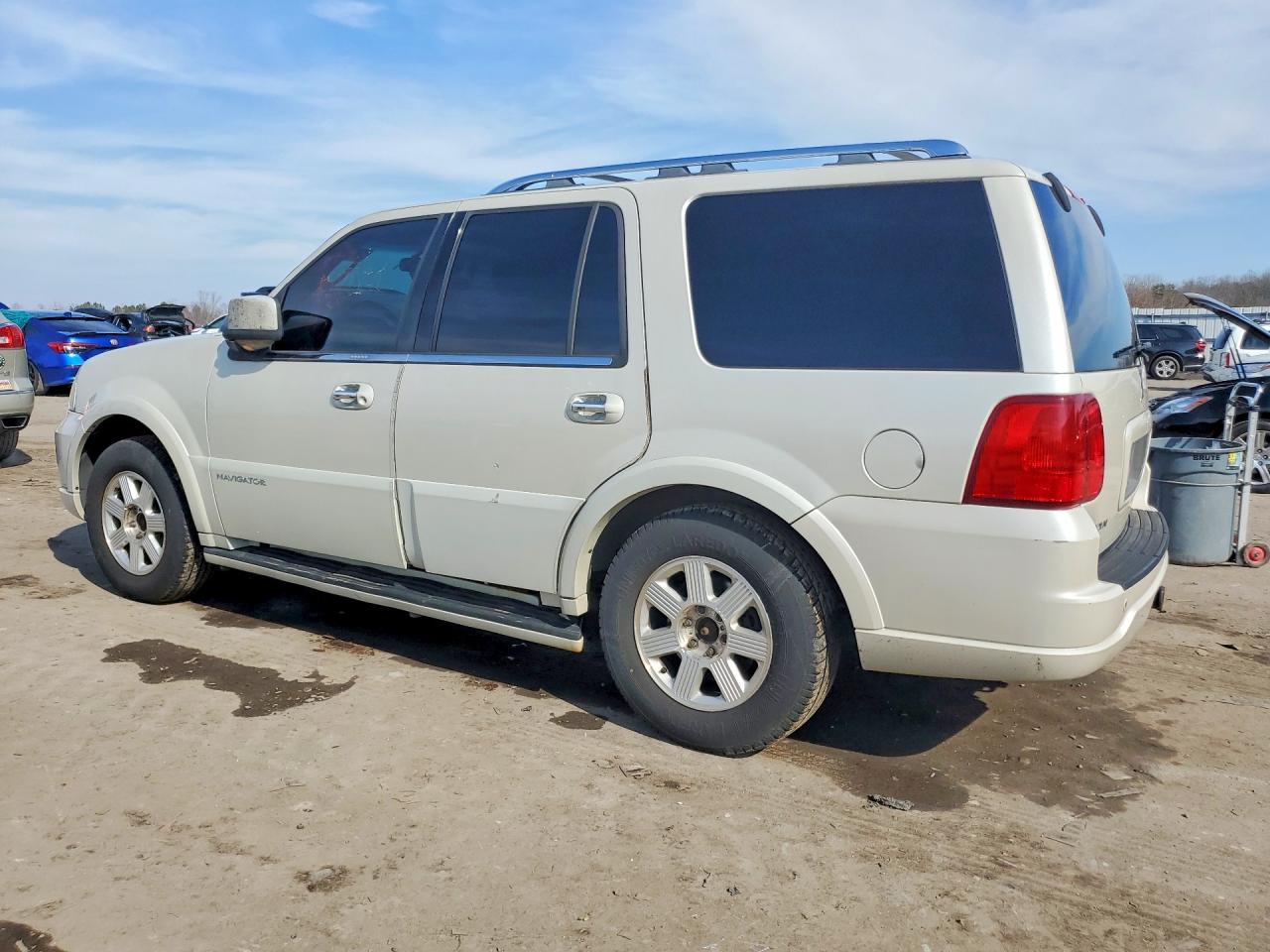 2005 Lincoln Navigator Cream vin: 5LMFU28595LJ19335