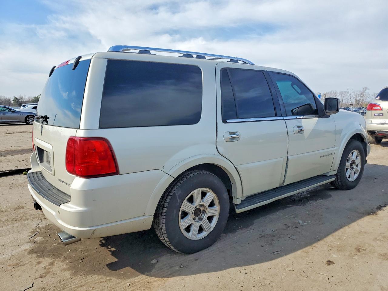 2005 Lincoln Navigator Cream vin: 5LMFU28595LJ19335