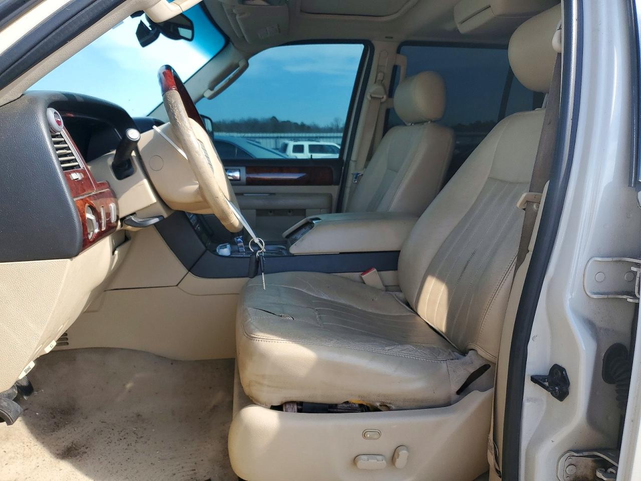 2005 Lincoln Navigator Cream vin: 5LMFU28595LJ19335