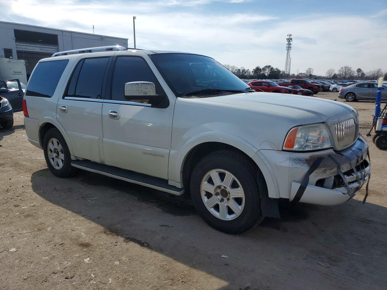2005 Lincoln Navigator Cream vin: 5LMFU28595LJ19335