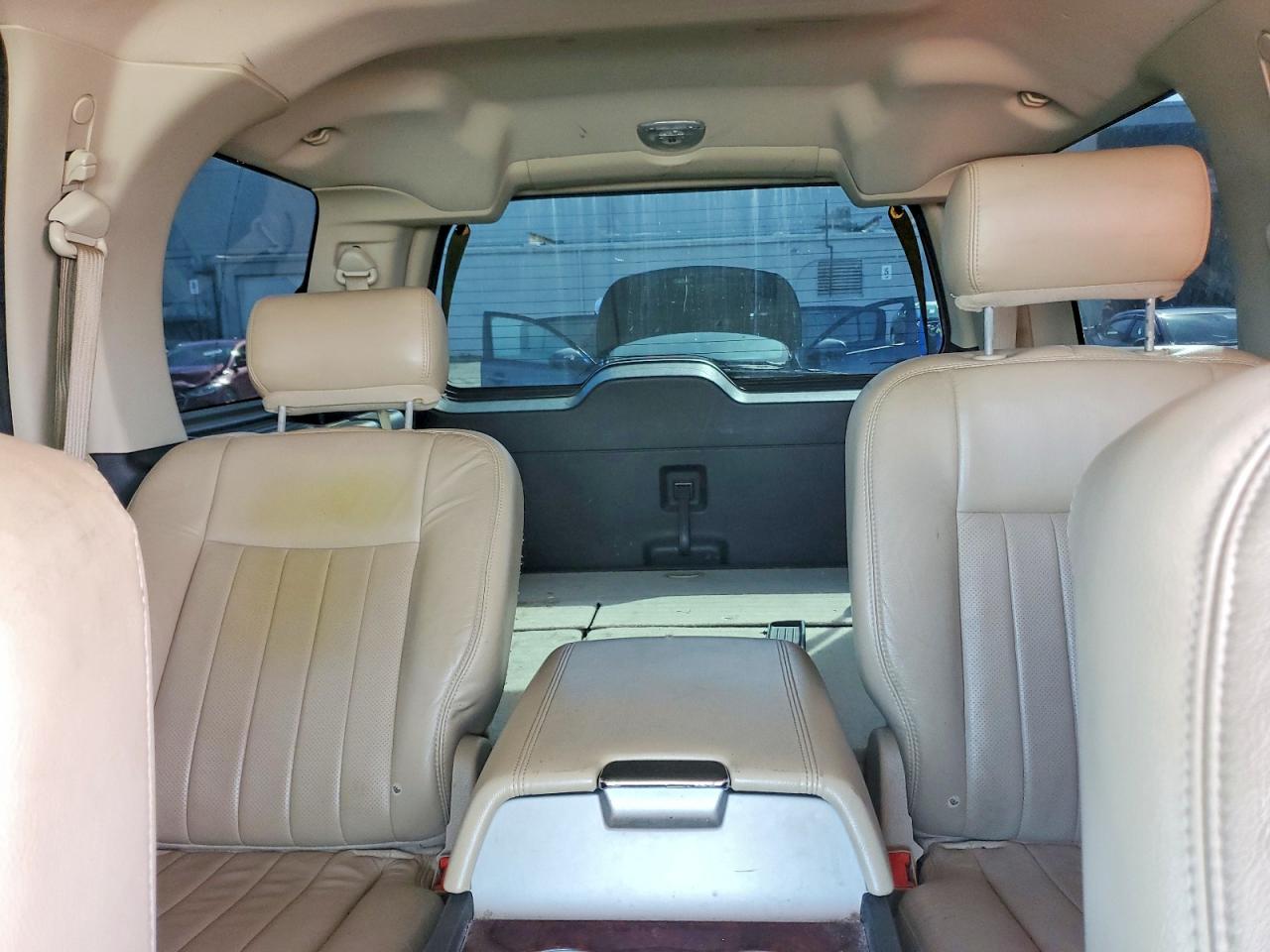 2005 Lincoln Navigator Cream vin: 5LMFU28595LJ19335