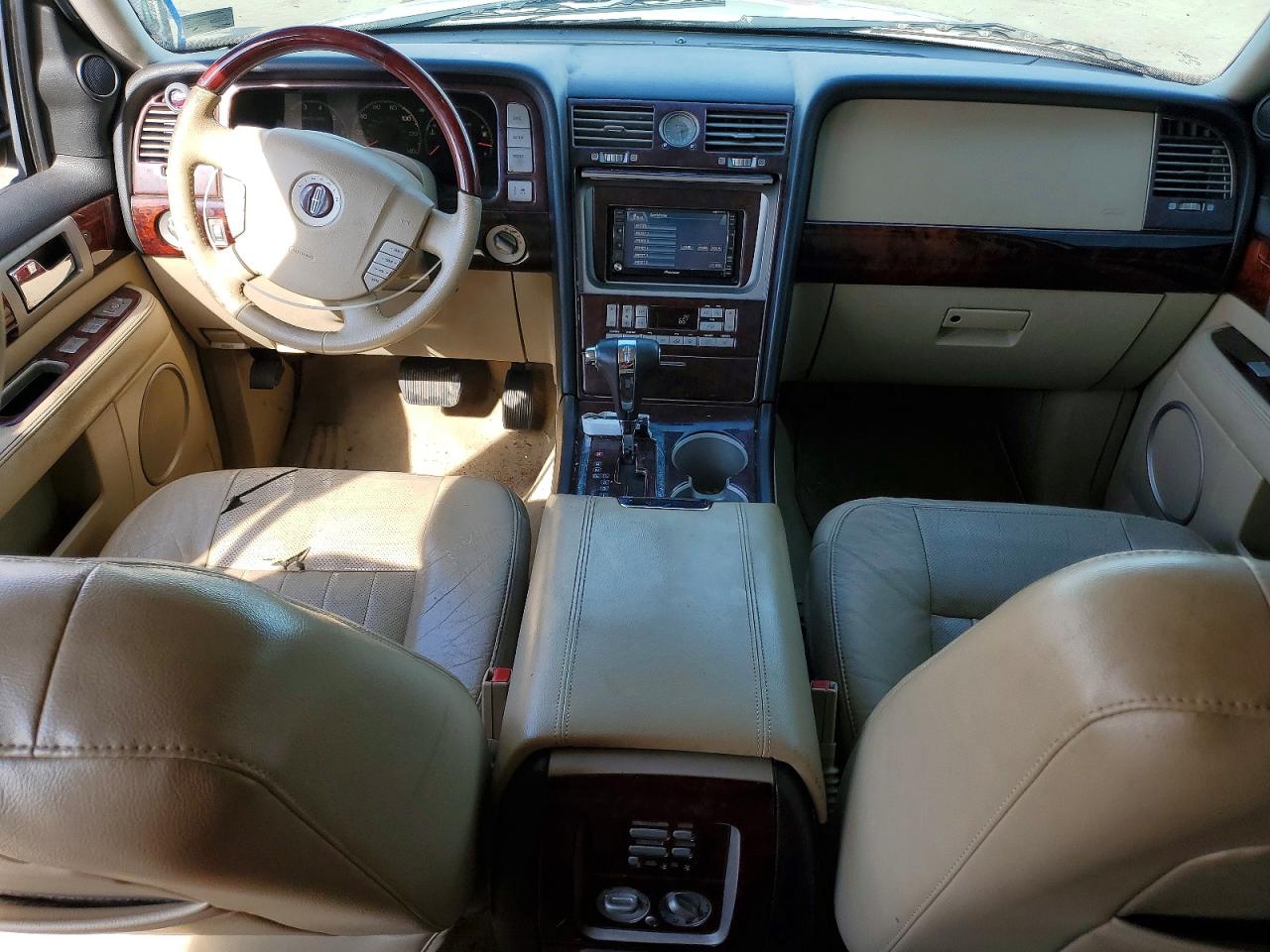 2005 Lincoln Navigator Cream vin: 5LMFU28595LJ19335