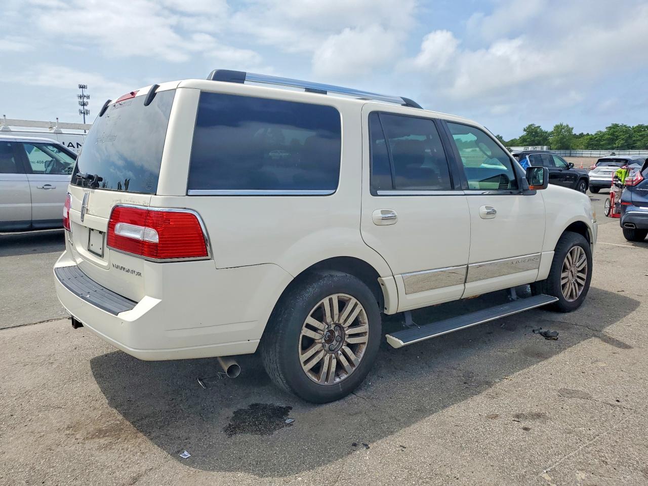 2008 Lincoln Navigator White vin: 5LMFU28598LJ17816