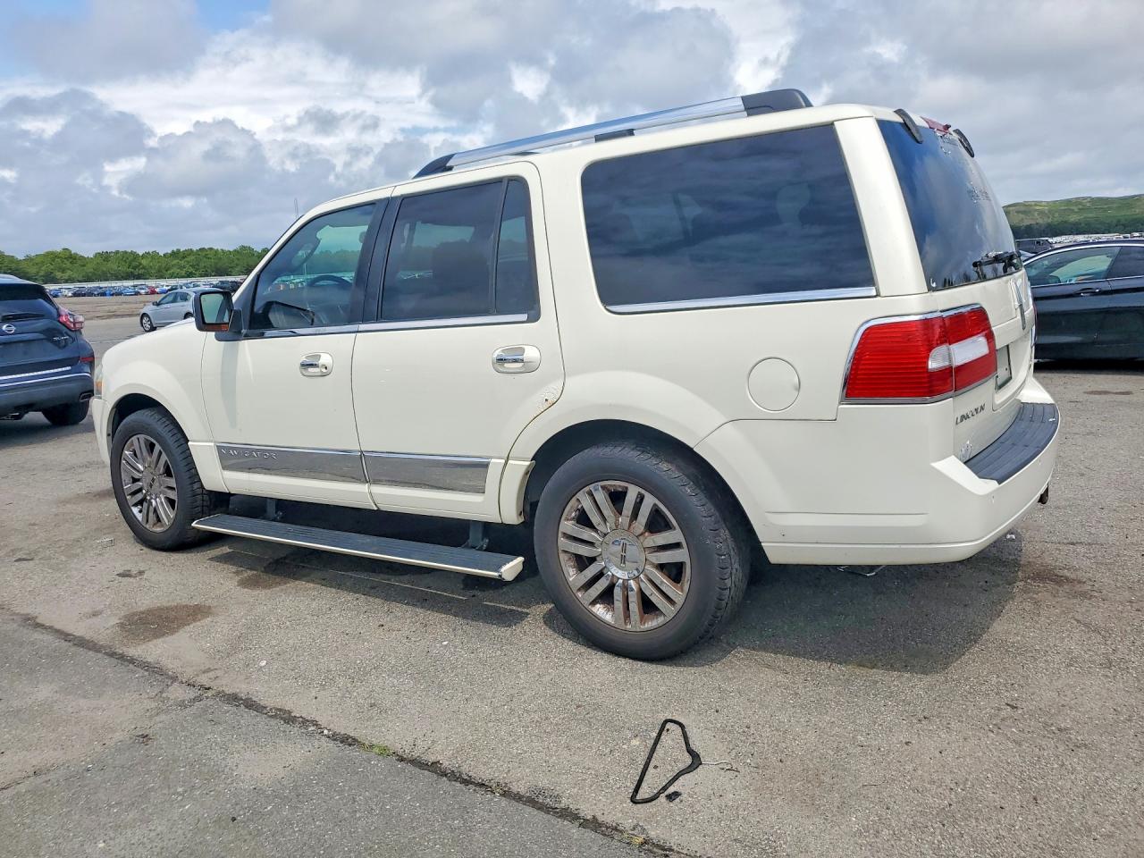 2008 Lincoln Navigator White vin: 5LMFU28598LJ17816