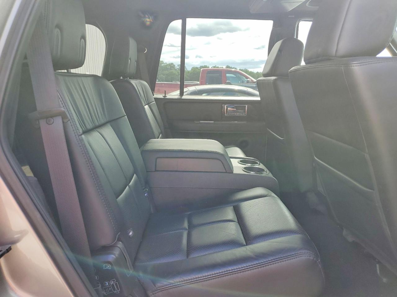 2008 Lincoln Navigator Серебряный vin: 5LMFU28598LJ22238