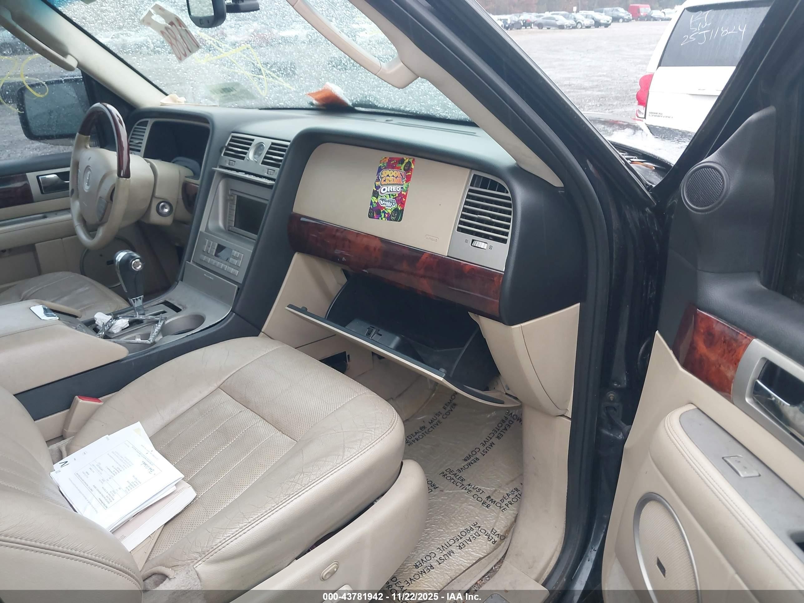 2005 Lincoln Navigator   Black vin: 5LMFU285X5LJ20378