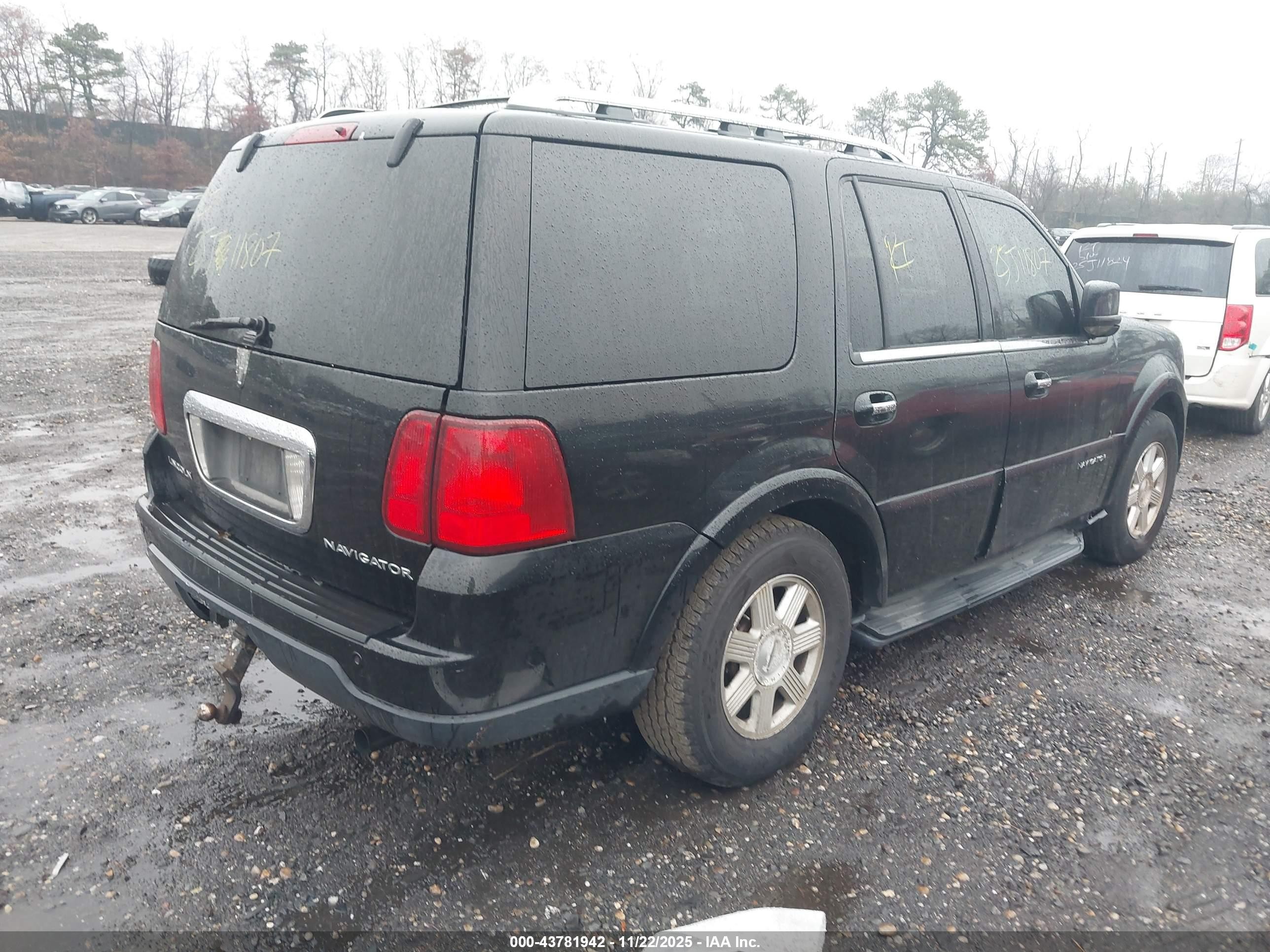 2005 Lincoln Navigator   Black vin: 5LMFU285X5LJ20378