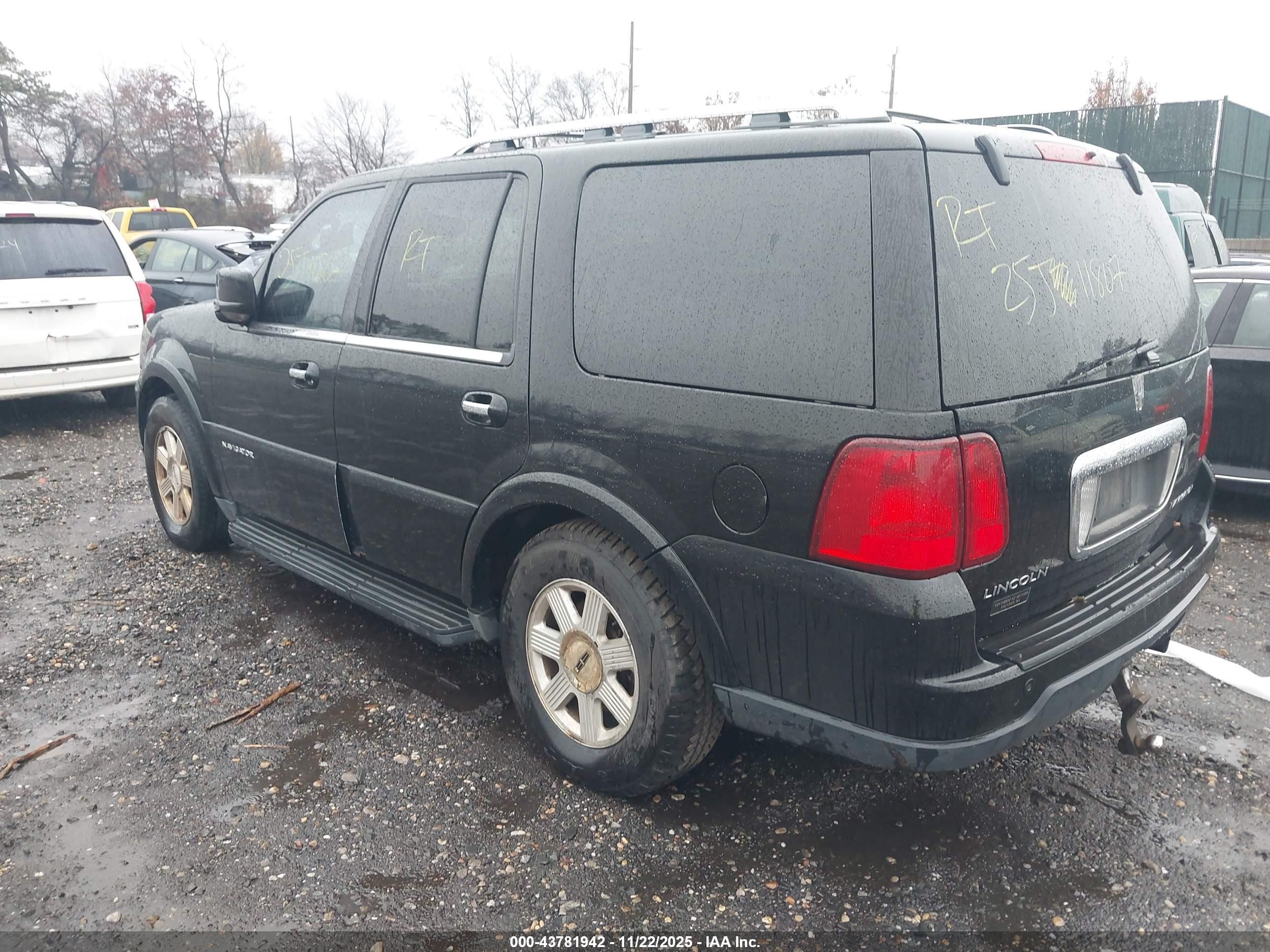 2005 Lincoln Navigator   Black vin: 5LMFU285X5LJ20378