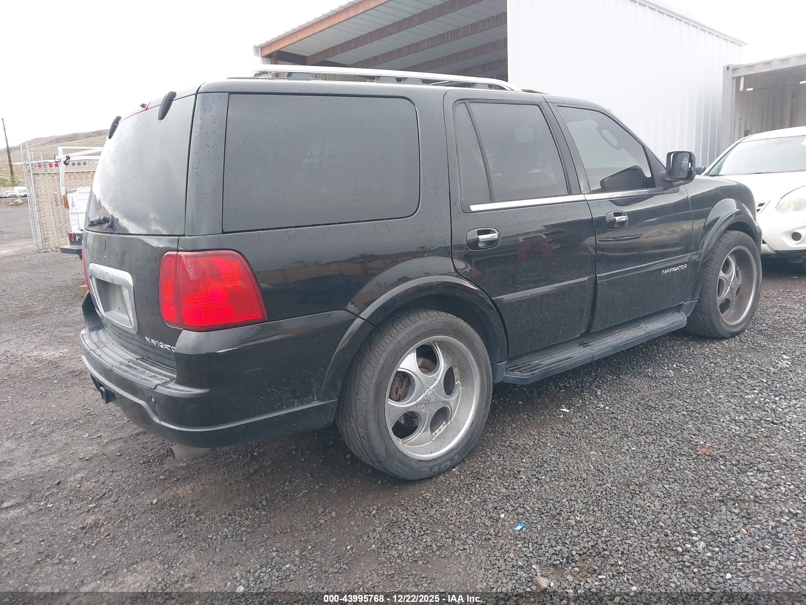 2005 Lincoln Navigator   Black vin: 5LMFU285X5LJ21658
