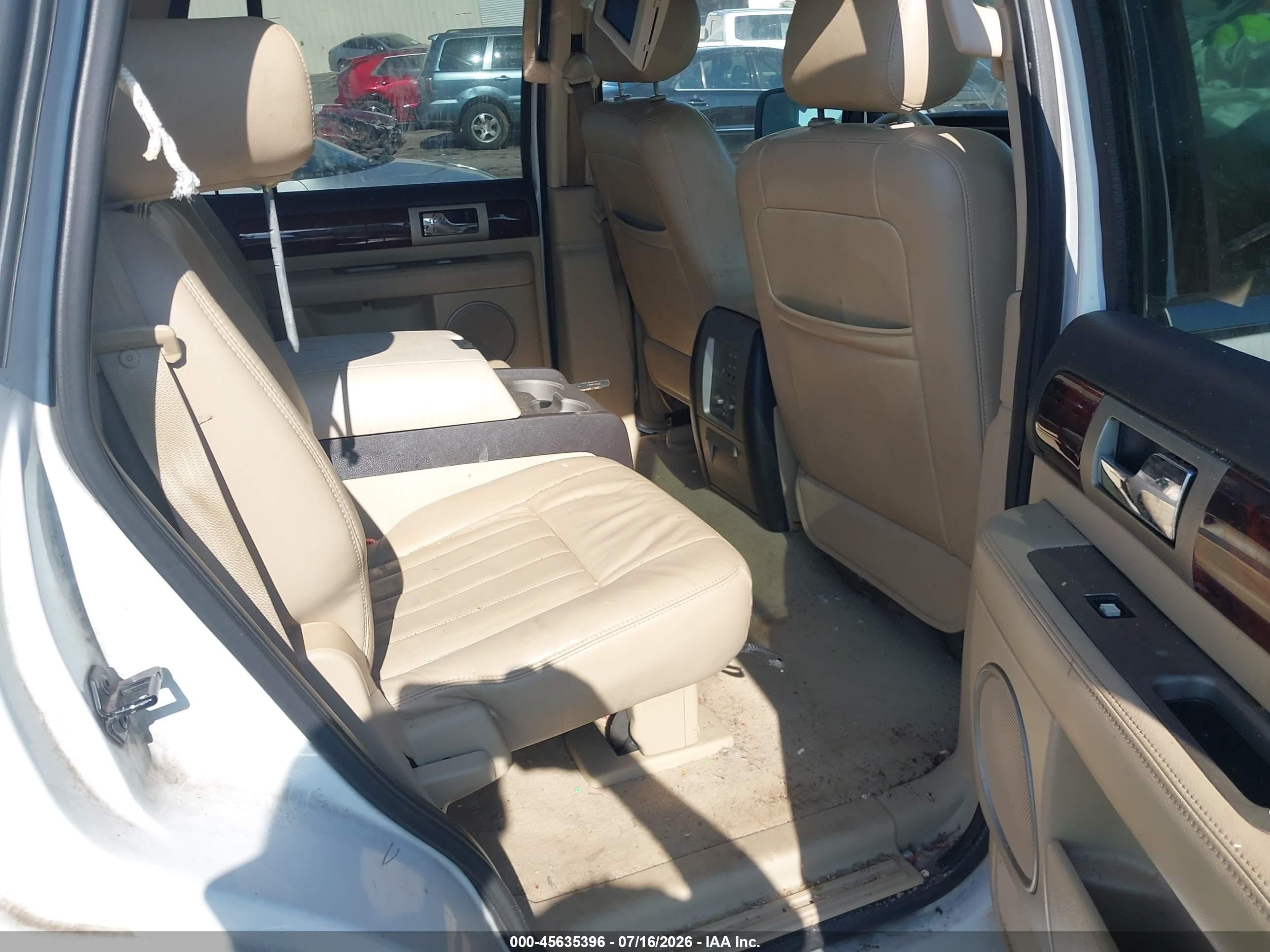 2006 Lincoln Navigator Luxury/ultimate White vin: 5LMFU285X6LJ30121