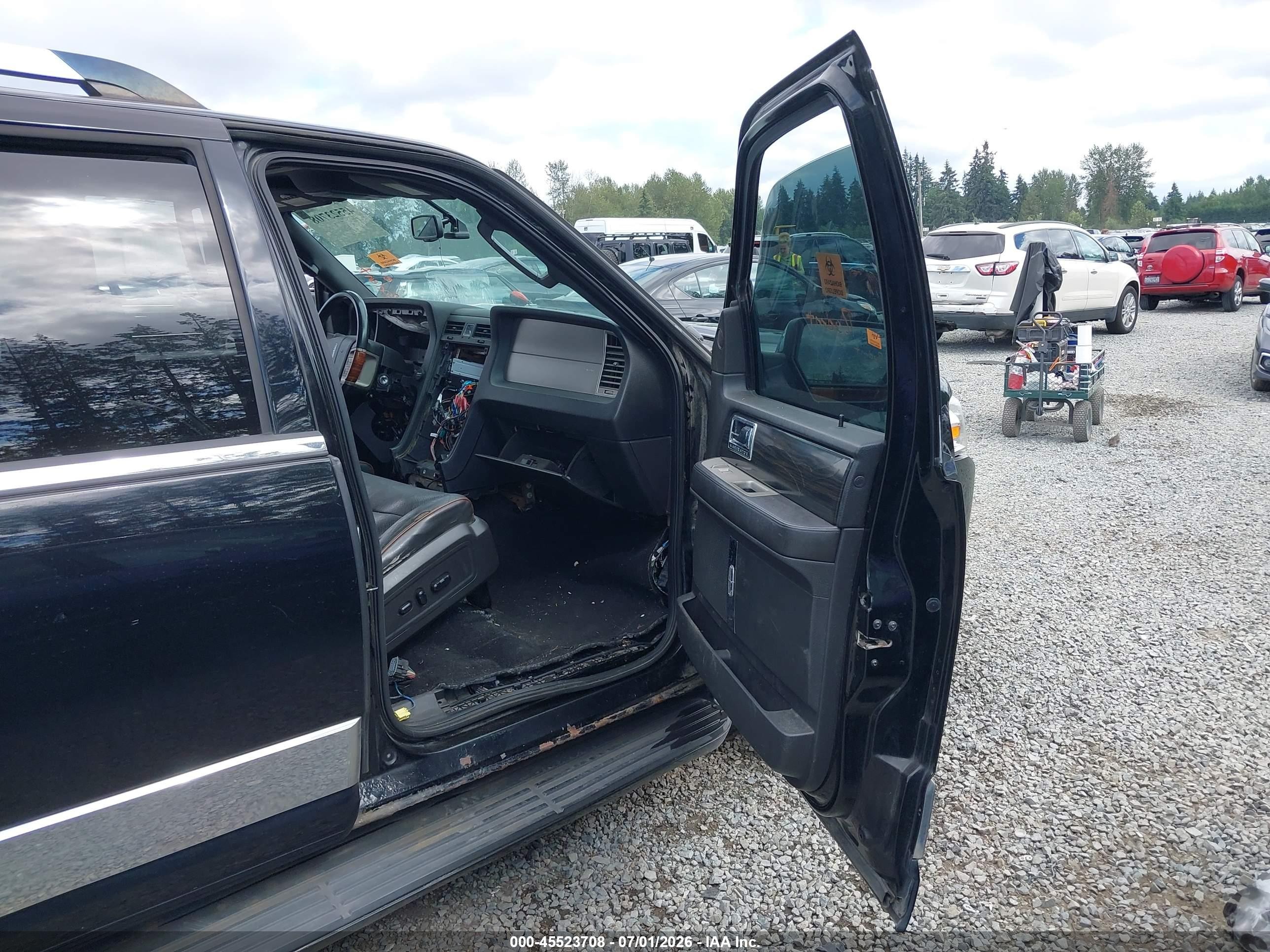 2007 Lincoln Navigator Ultimate Black vin: 5LMFU285X7LJ02644