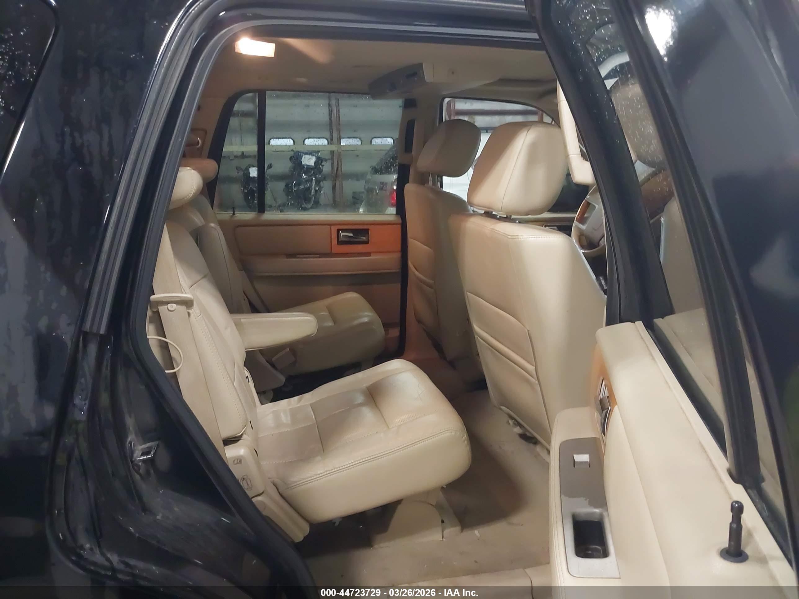 2008 Lincoln Navigator   Black vin: 5LMFU285X8LJ22412