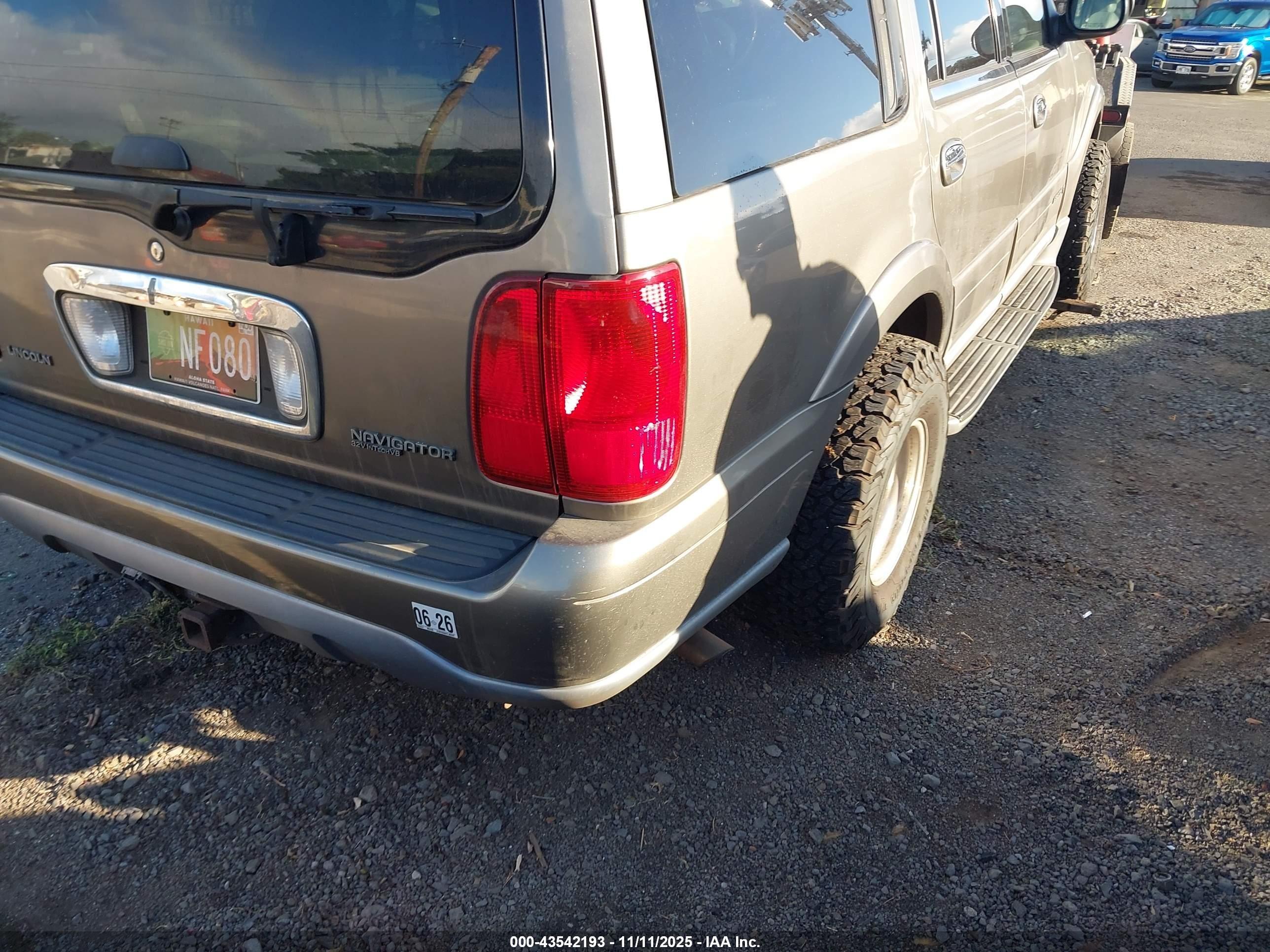 2001 Lincoln Navigator   Tan vin: 5LMFU28A41LJ06337