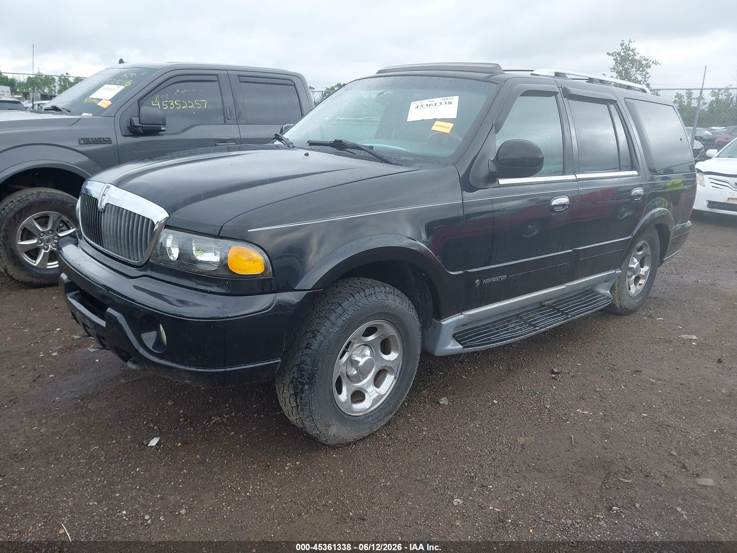2001 Lincoln Navigator   Black vin: 5LMFU28A51LJ03480