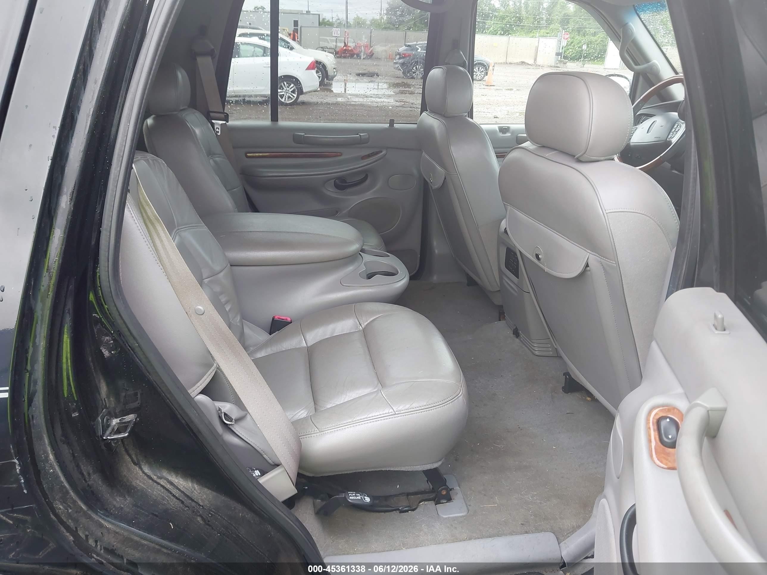 2001 Lincoln Navigator   Black vin: 5LMFU28A51LJ03480