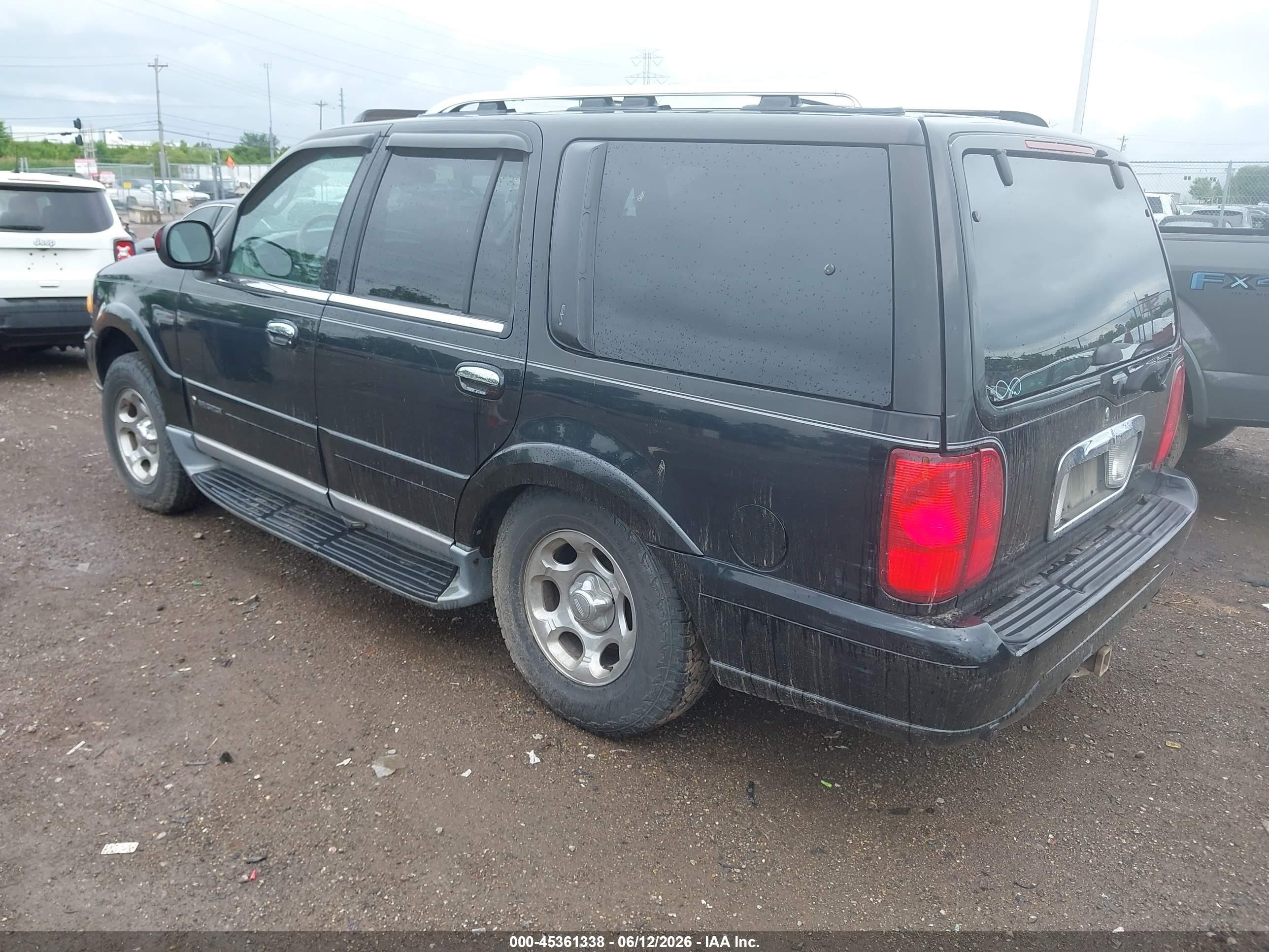 2001 Lincoln Navigator   Black vin: 5LMFU28A51LJ03480