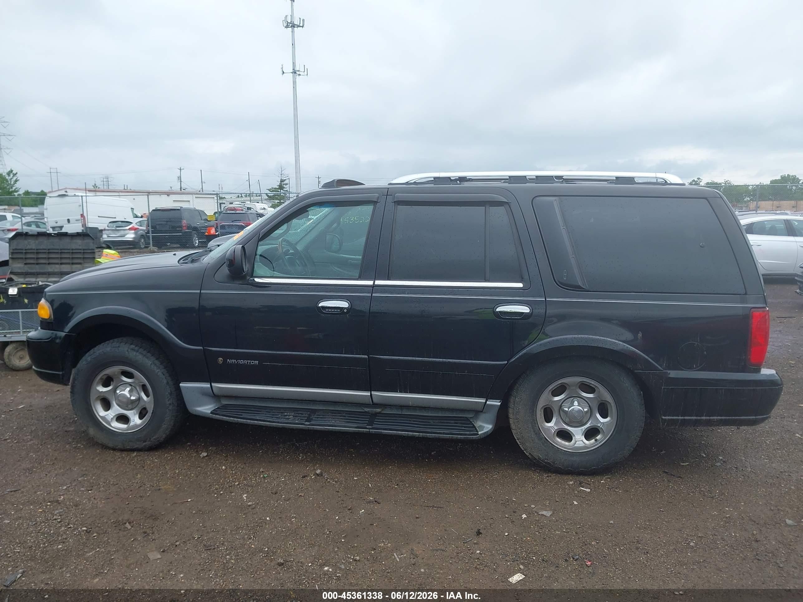 2001 Lincoln Navigator   Black vin: 5LMFU28A51LJ03480